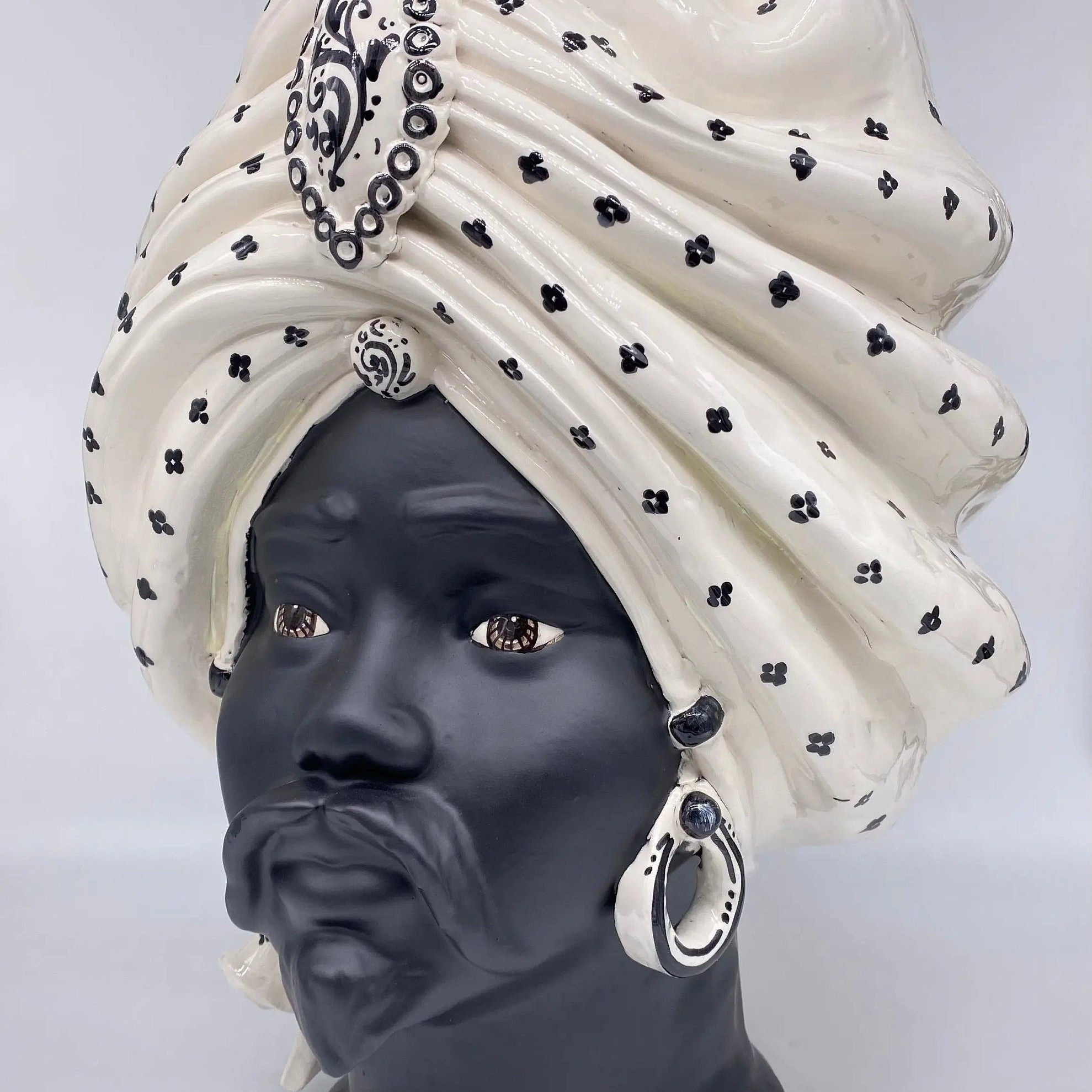 Teste di Moro Atena Ceramica Caltagirone cm H.40 L.28 Artigianale Bianco Pois Nero Opaco DD CERAMICHE SICILIANE