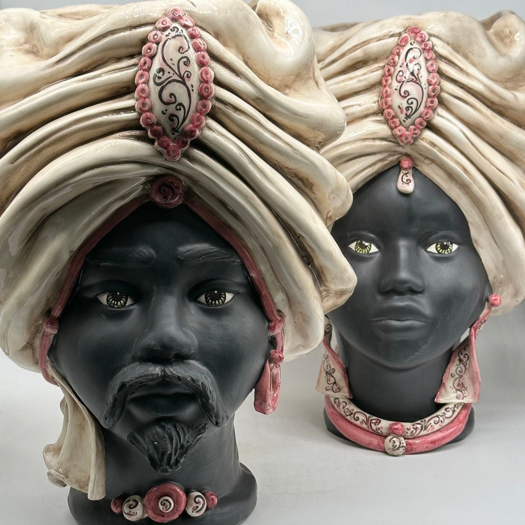 FINE SERIE - Testa di Moro Atena Ceramica Caltagirone cm H.40 L.28 Artigianale Écru Beige Lilla - DD CERAMICHE SICILIANE