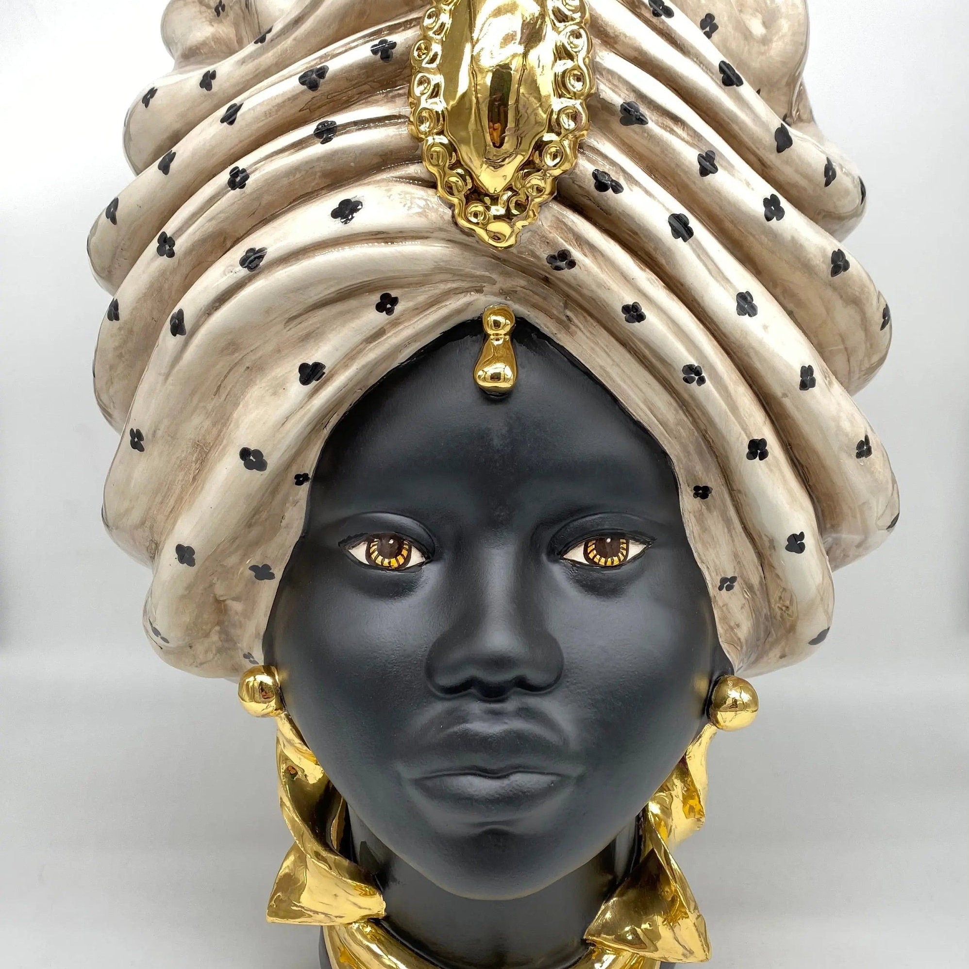 Teste di Moro Atena Ceramica Caltagirone cm H.40 L.28 Artigianale Écru Pois Nero Oro DD CERAMICHE SICILIANE