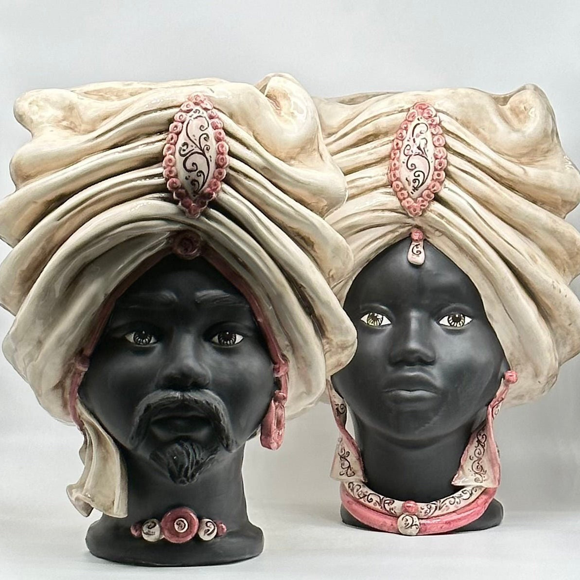 FINE SERIE - Testa di Moro Atena Ceramica Caltagirone cm H.40 L.28 Artigianale Écru Beige Lilla - DD CERAMICHE SICILIANE