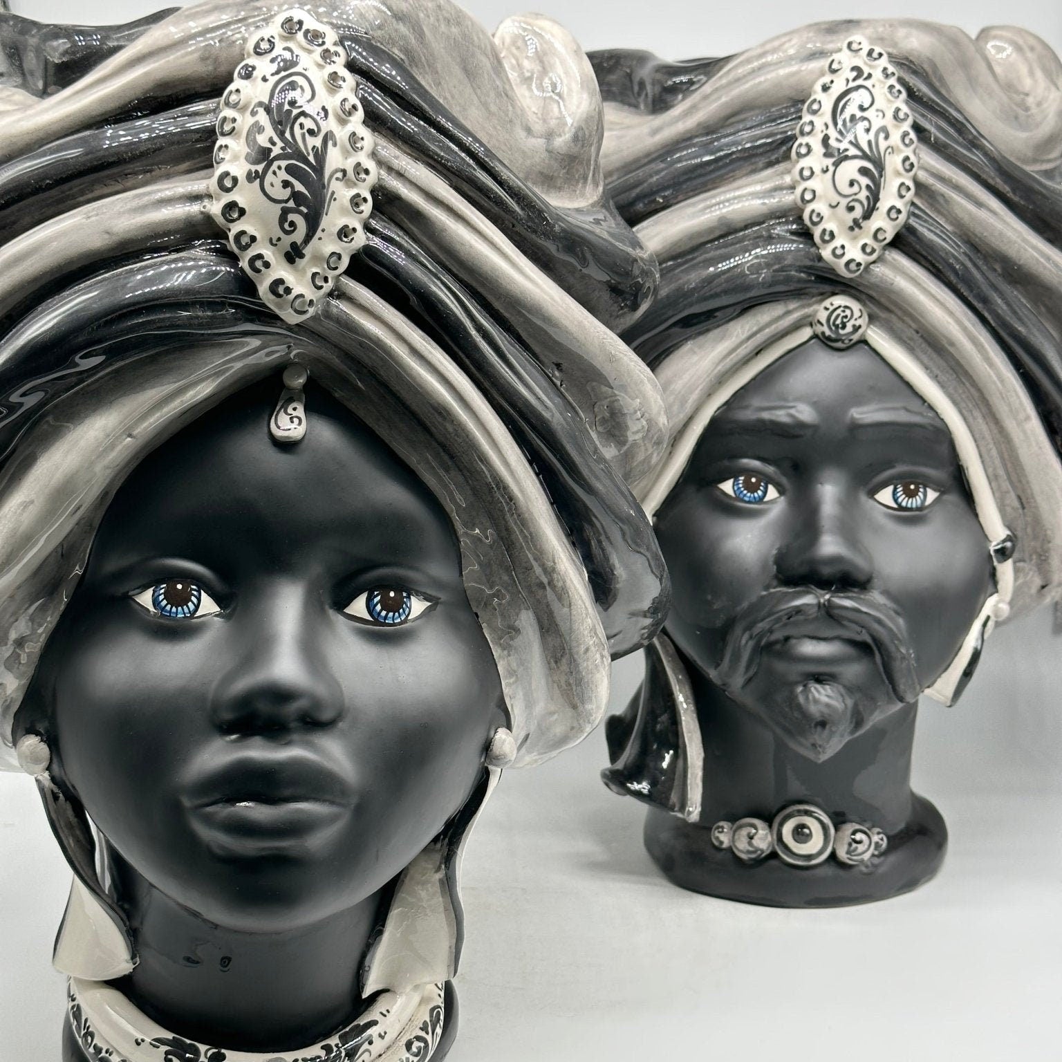 Teste di Moro Atena Ceramica Caltagirone cm H.40 L.28 Artigianale Striscie Grigio Nero - DD CERAMICHE SICILIANE