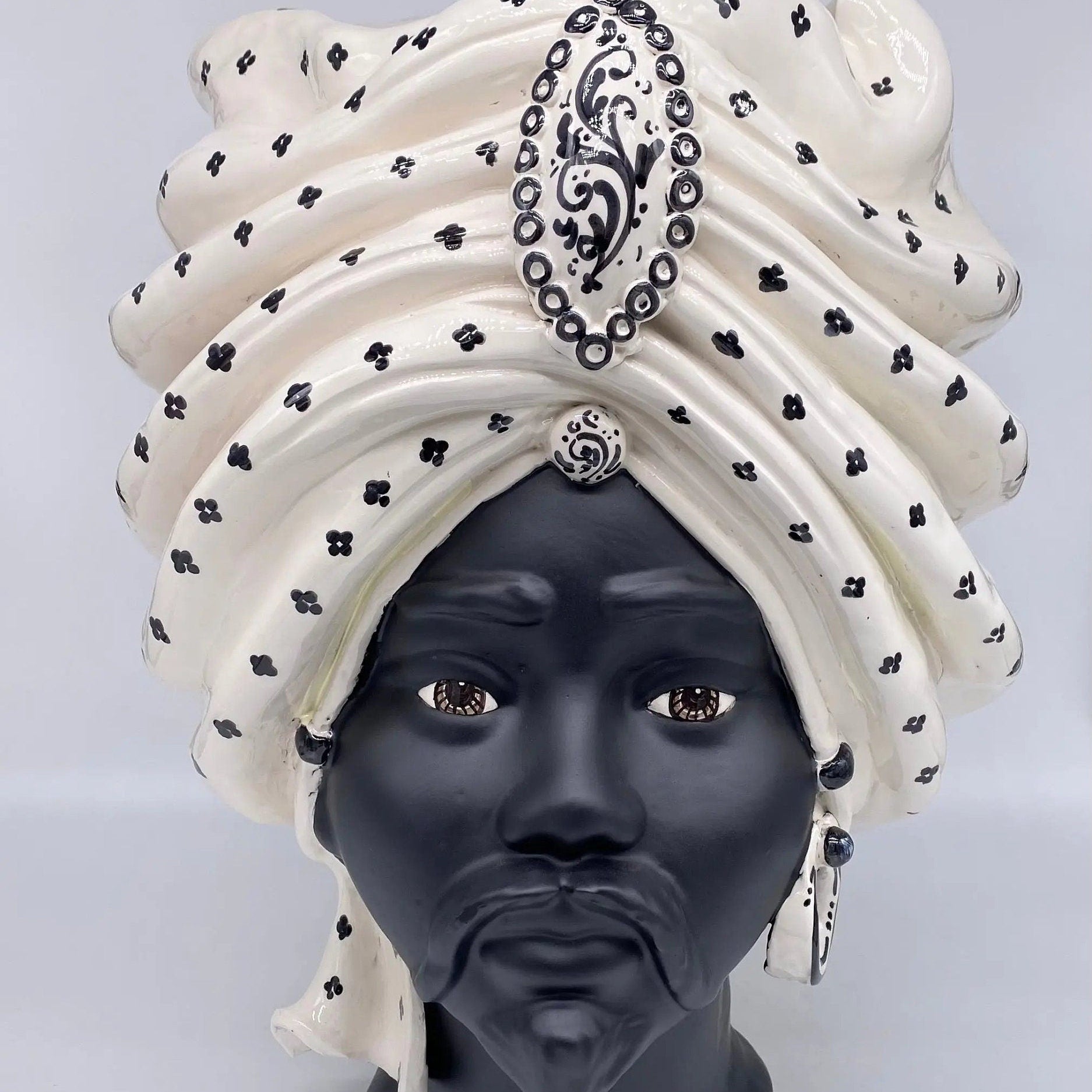 Teste di Moro Atena Ceramica Caltagirone cm H.40 L.28 Artigianale Bianco Pois Nero Opaco DD CERAMICHE SICILIANE