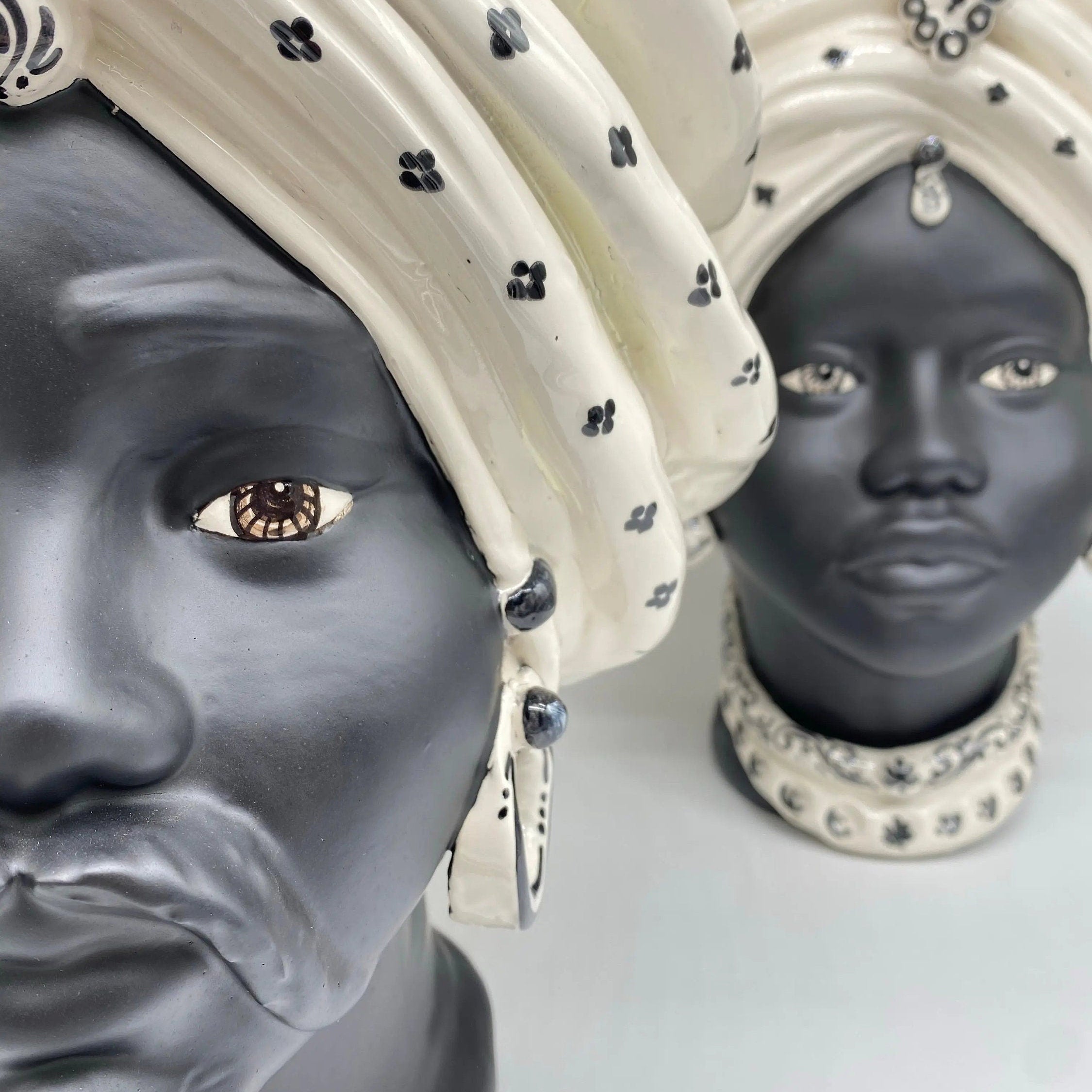 Teste di Moro Atena Ceramica Caltagirone cm H.40 L.28 Artigianale Bianco Pois Nero Opaco DD CERAMICHE SICILIANE