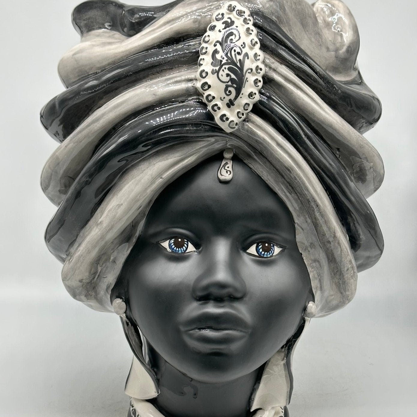 Teste di Moro Atena Ceramica Caltagirone cm H.40 L.28 Artigianale Striscie Grigio Nero - DD CERAMICHE SICILIANE