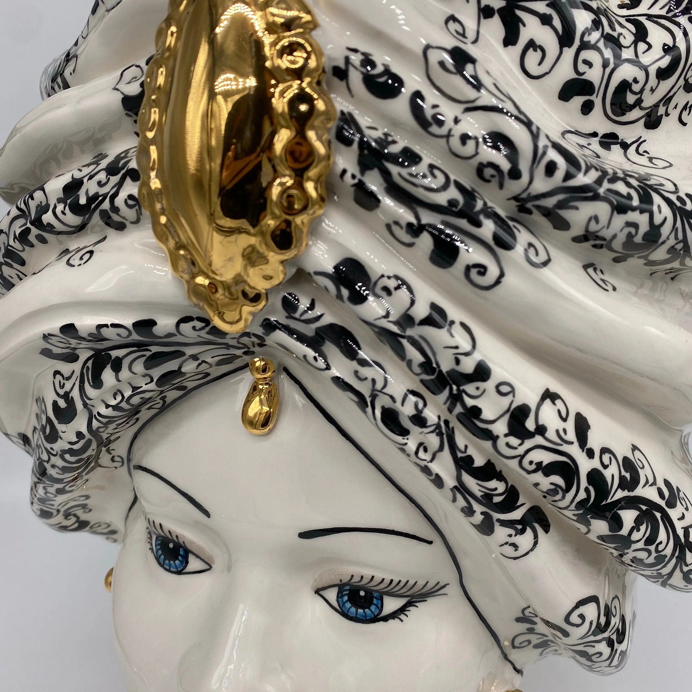 Teste di Moro Atena Ceramica Caltagirone cm H.40 L.28 Artigianale Opaco Bianco Barocco Oro DD CERAMICHE SICILIANE