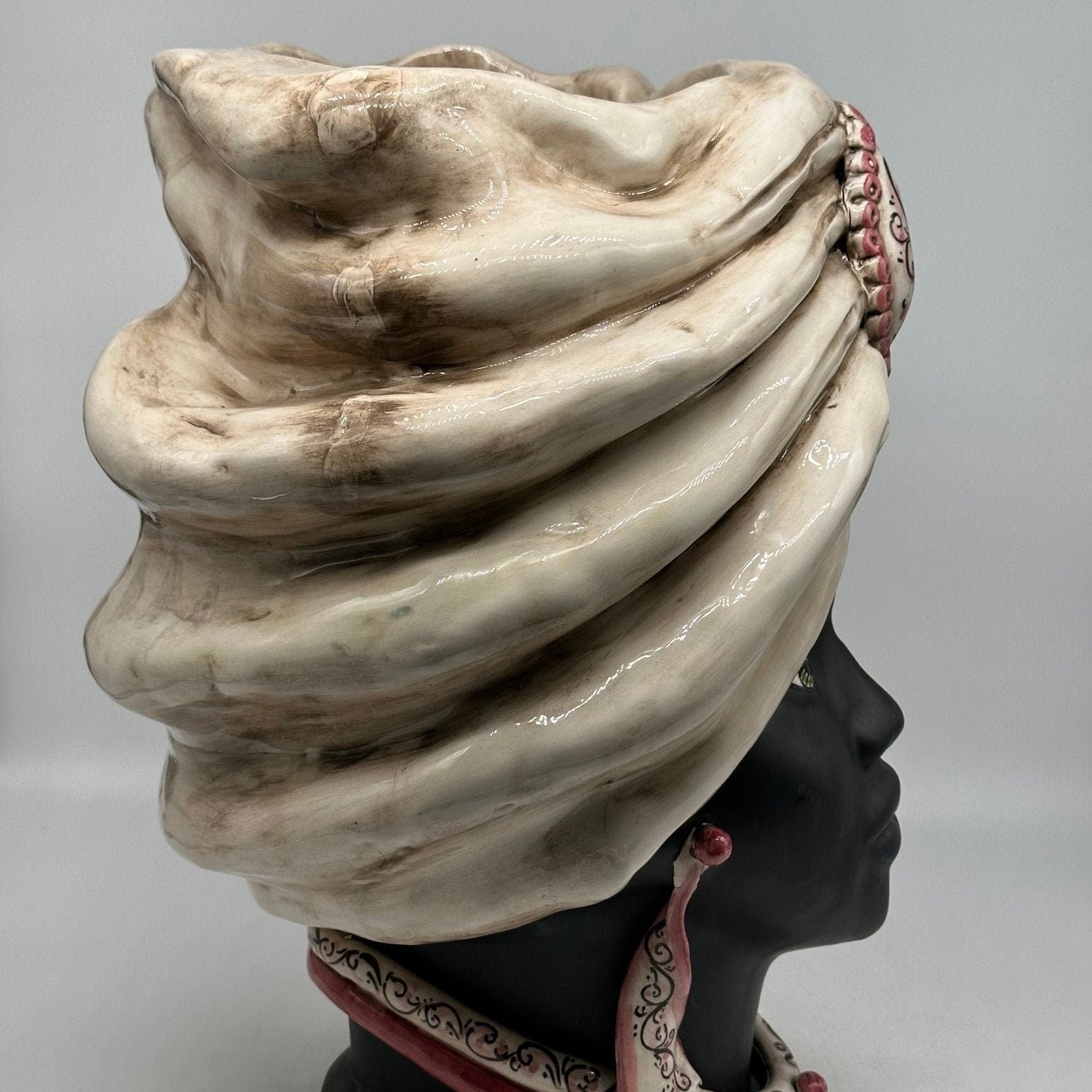 FINE SERIE - Testa di Moro Atena Ceramica Caltagirone cm H.40 L.28 Artigianale Écru Beige Lilla - DD CERAMICHE SICILIANE