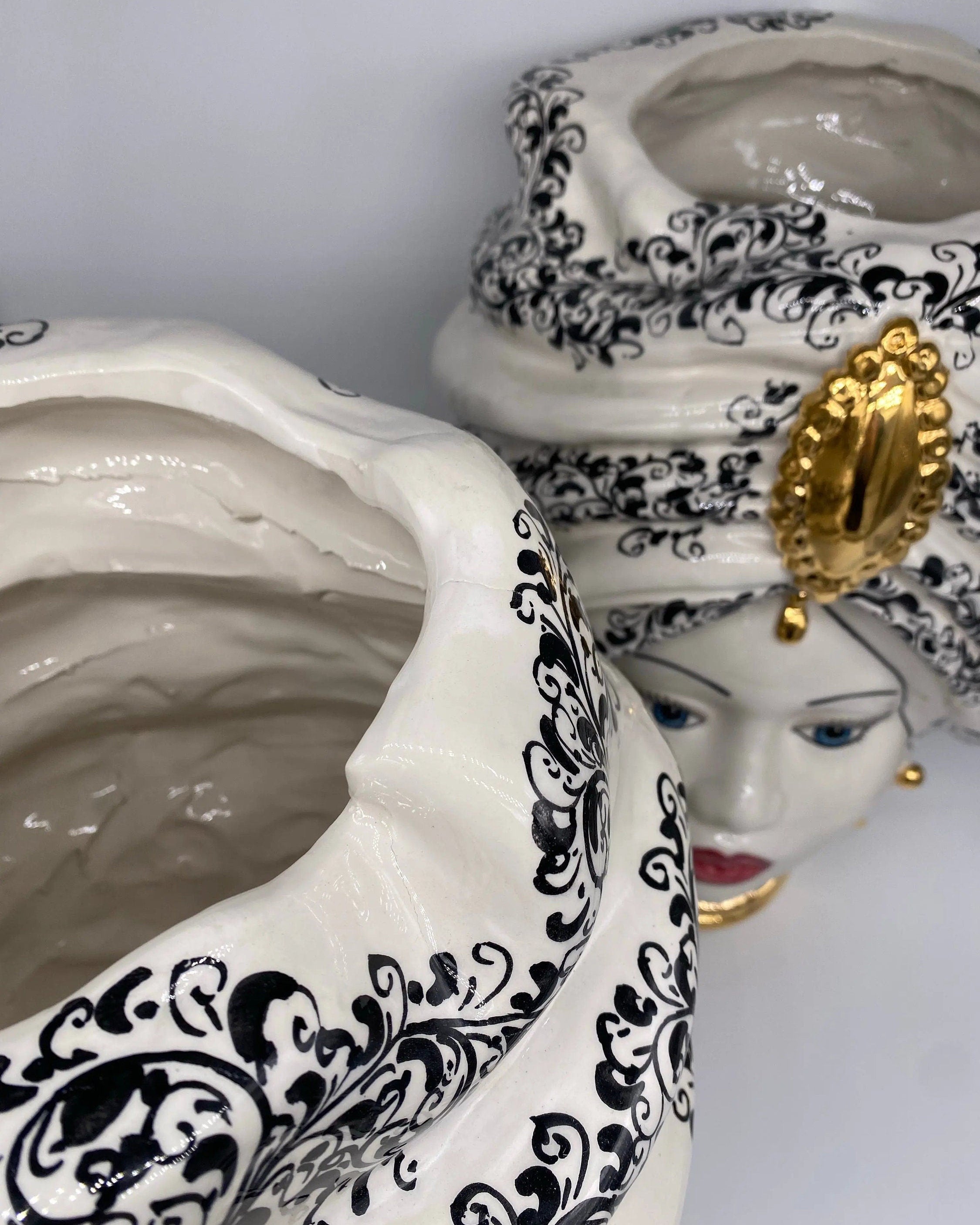 Teste di Moro Atena Ceramica Caltagirone cm H.40 L.28 Artigianale Opaco Bianco Barocco Oro DD CERAMICHE SICILIANE