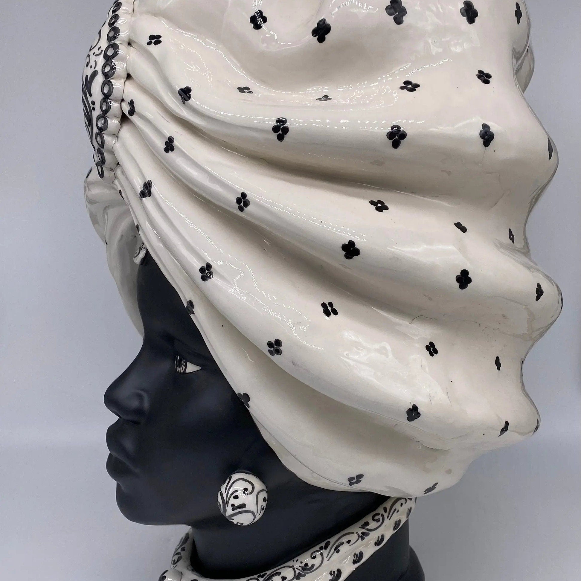 Teste di Moro Atena Ceramica Caltagirone cm H.40 L.28 Artigianale Bianco Pois Nero Opaco DD CERAMICHE SICILIANE