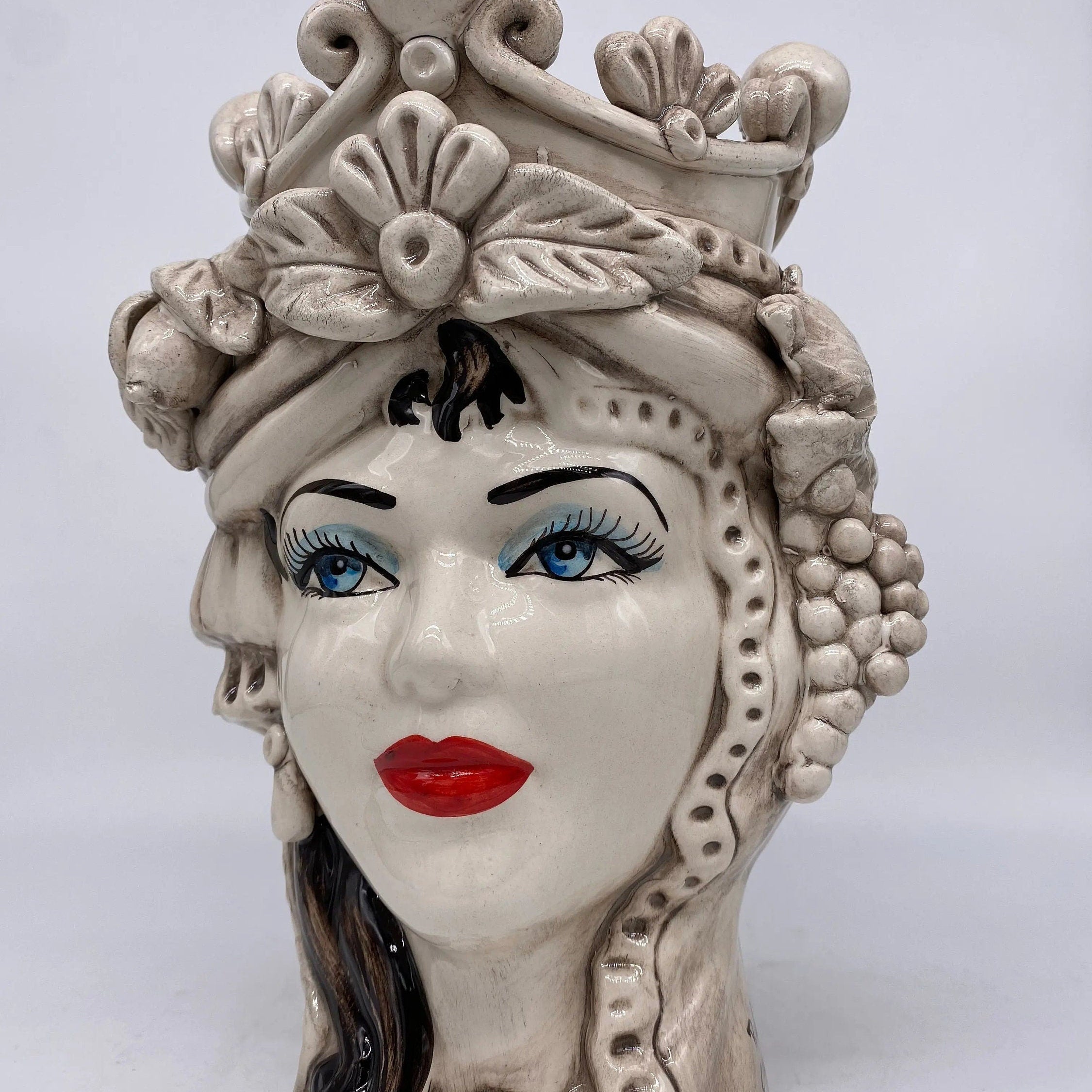 Teste di Moro Classica Corona Sfere Écru Ceramica di Caltagirone cm H.28 L.20 Artigianale DD CERAMICHE SICILIANE