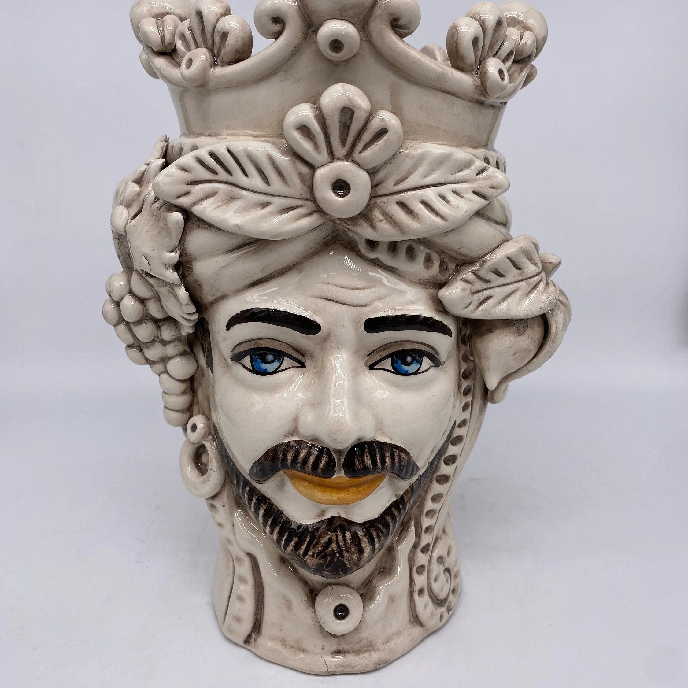 Teste di Moro Classica Corona Sfere Écru Ceramica di Caltagirone cm H.28 L.20 Artigianale DD CERAMICHE SICILIANE