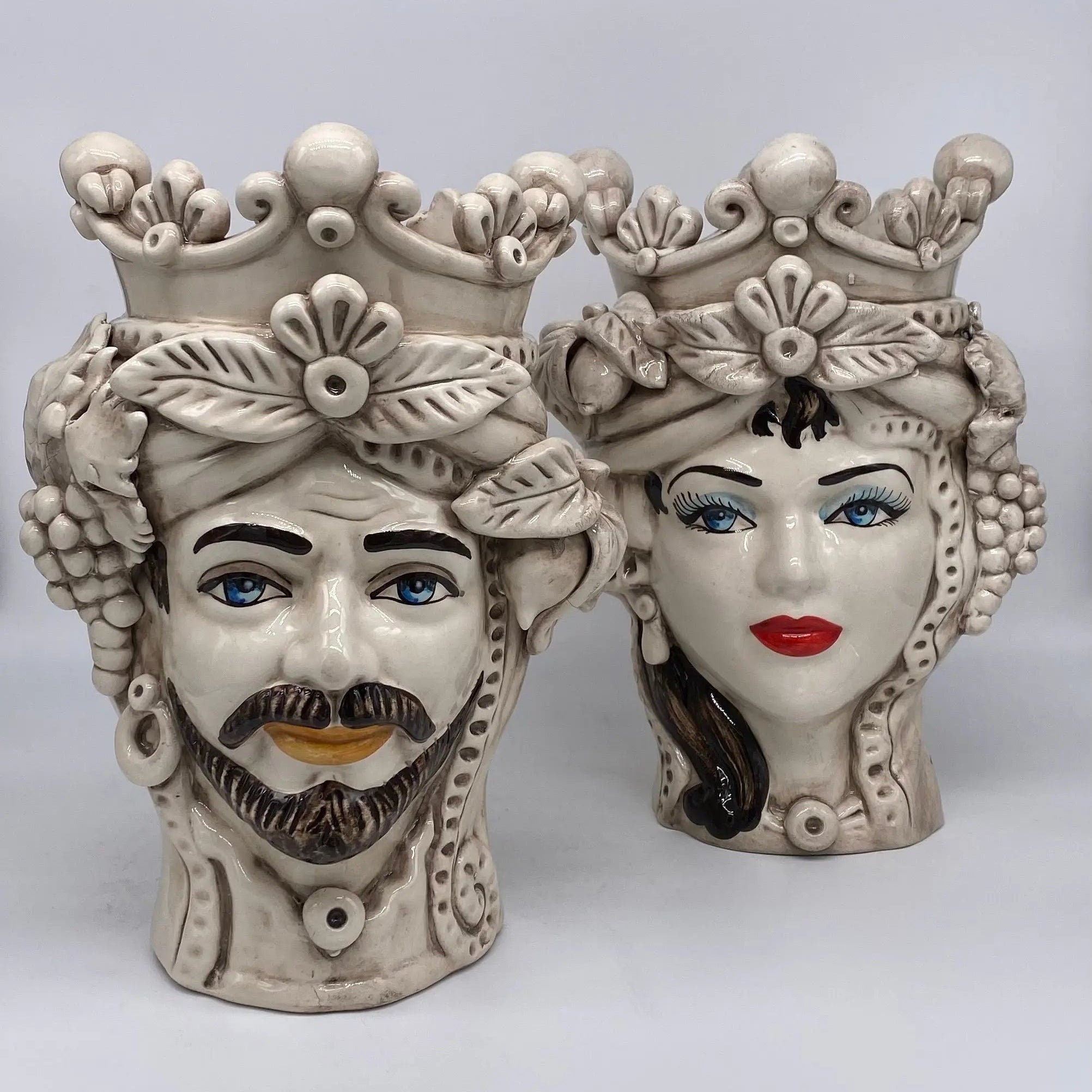 Teste di Moro Classica Corona Sfere Écru Ceramica di Caltagirone cm H.28 L.20 Artigianale DD CERAMICHE SICILIANE