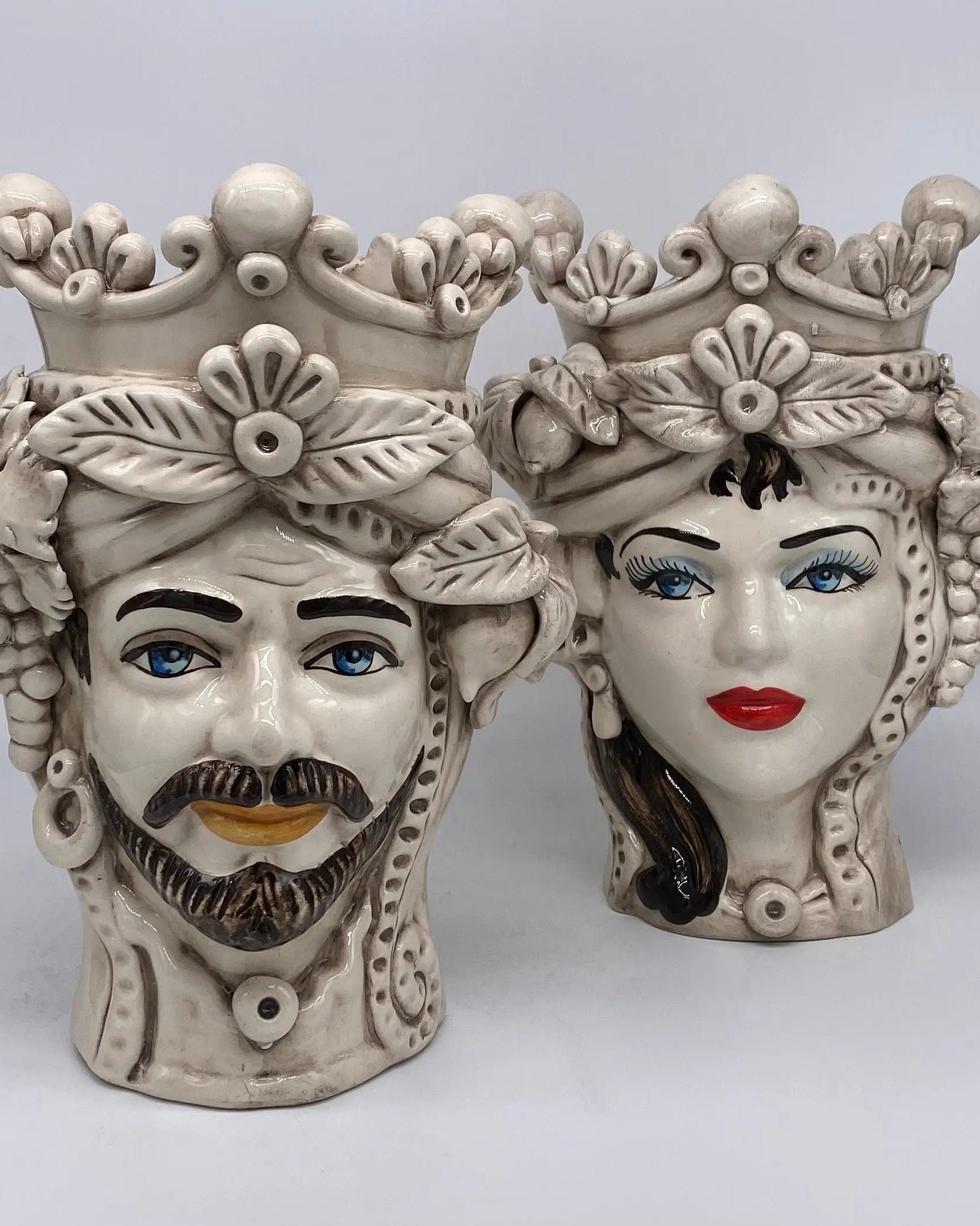 Teste di Moro Classica Corona Sfere Écru Ceramica di Caltagirone cm H.28 L.20 Artigianale DD CERAMICHE SICILIANE