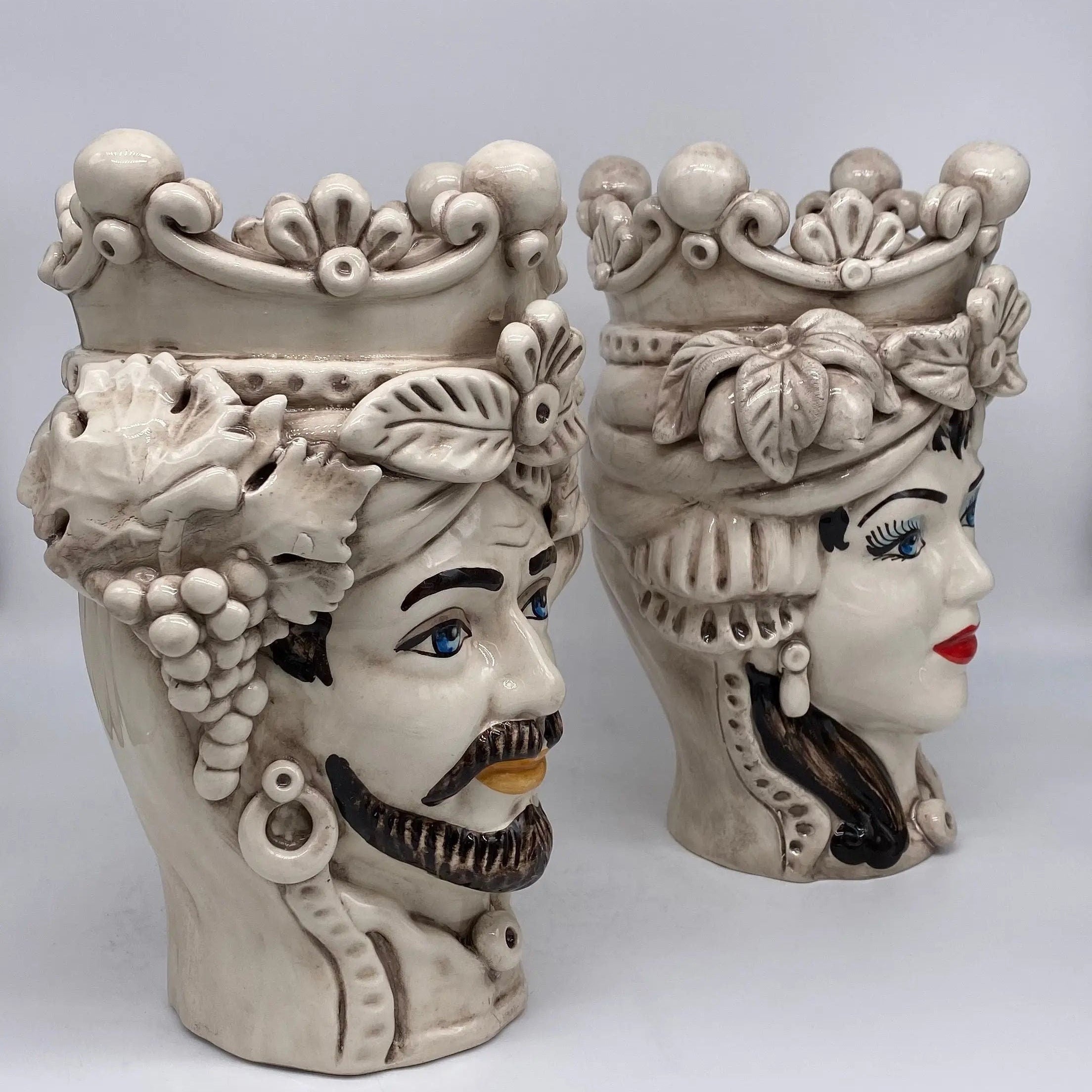 Teste di Moro Classica Corona Sfere Écru Ceramica di Caltagirone cm H.28 L.20 Artigianale DD CERAMICHE SICILIANE
