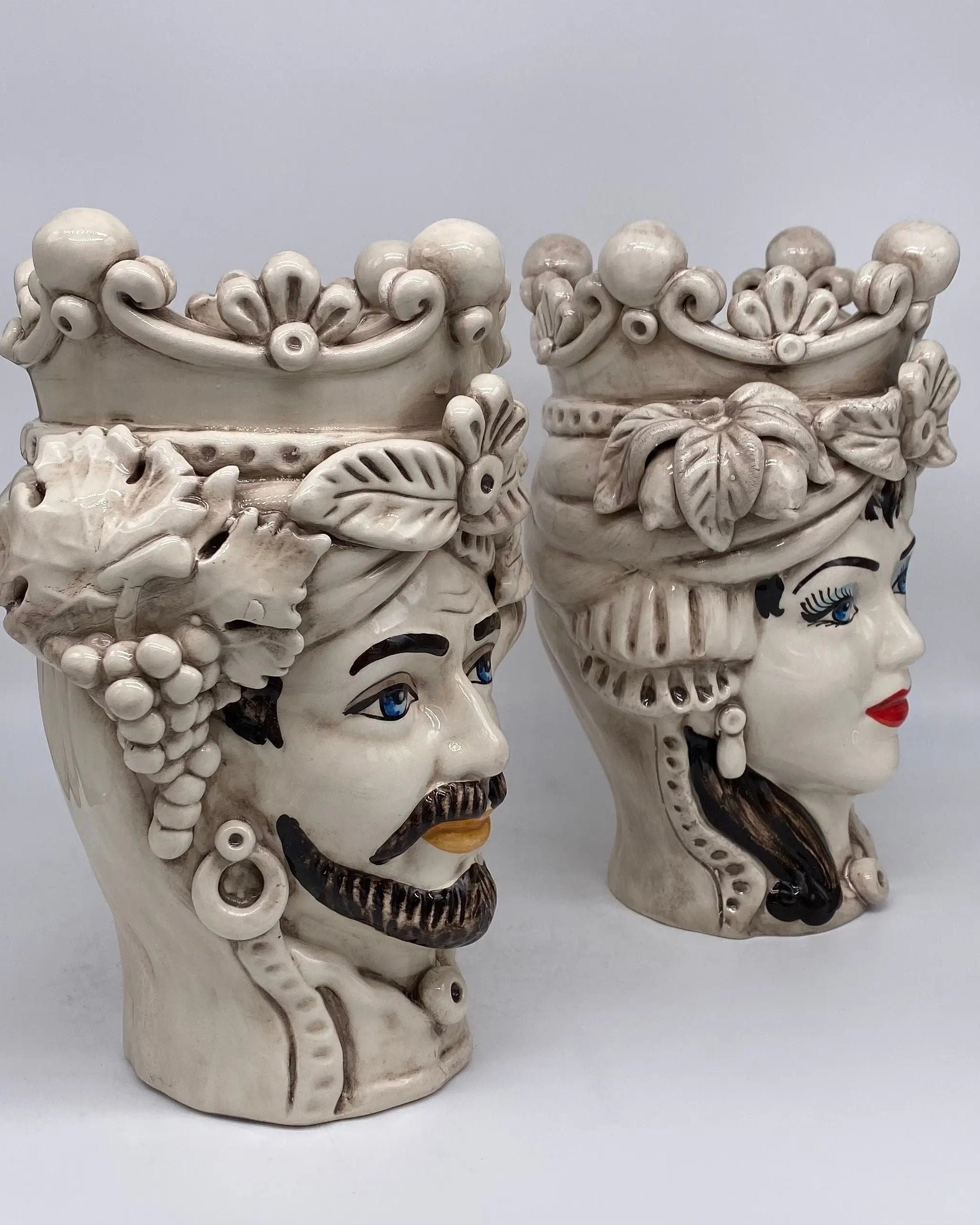 Teste di Moro Classica Corona Sfere Écru Ceramica di Caltagirone cm H.28 L.20 Artigianale DD CERAMICHE SICILIANE