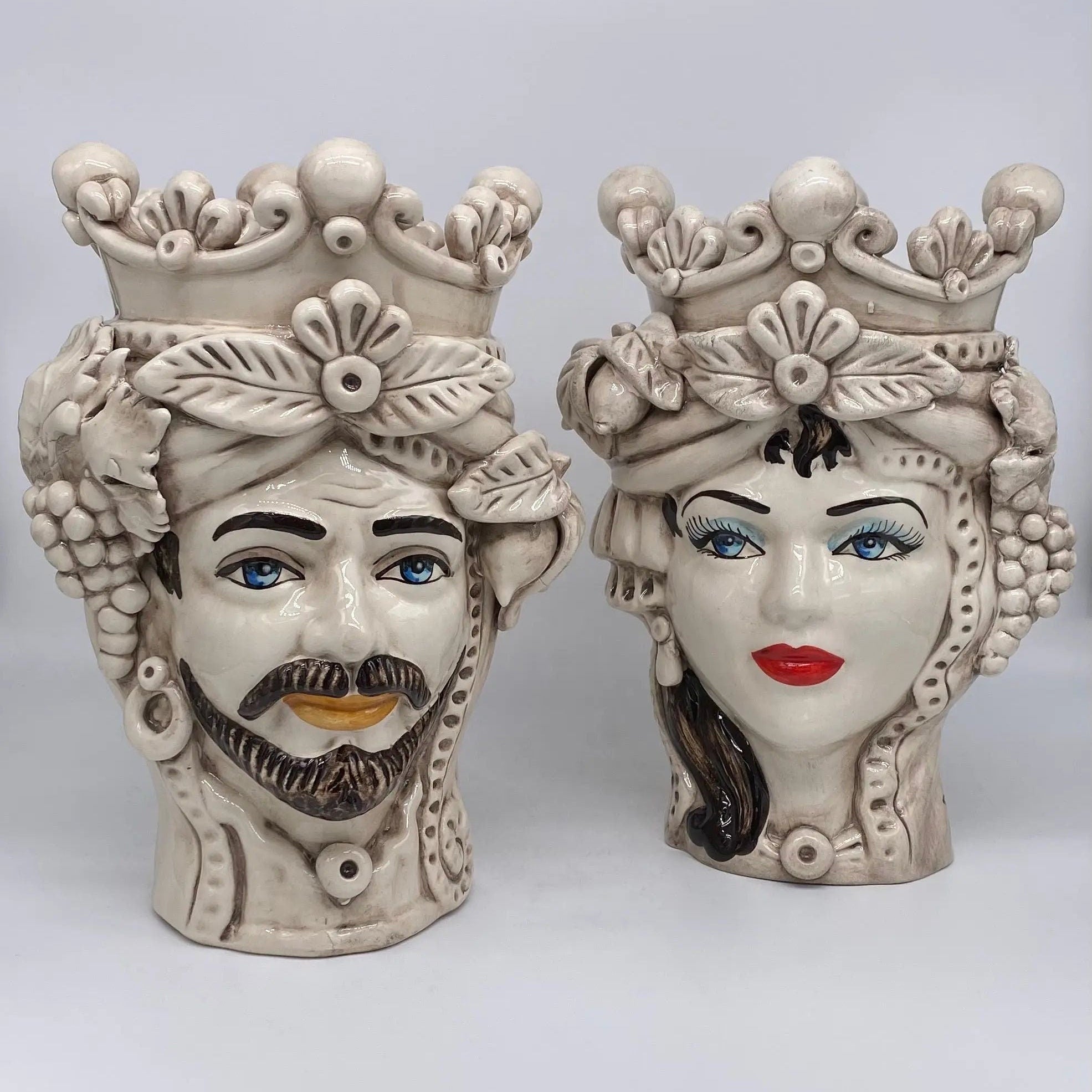 Teste di Moro Classica Corona Sfere Écru Ceramica di Caltagirone cm H.28 L.20 Artigianale DD CERAMICHE SICILIANE