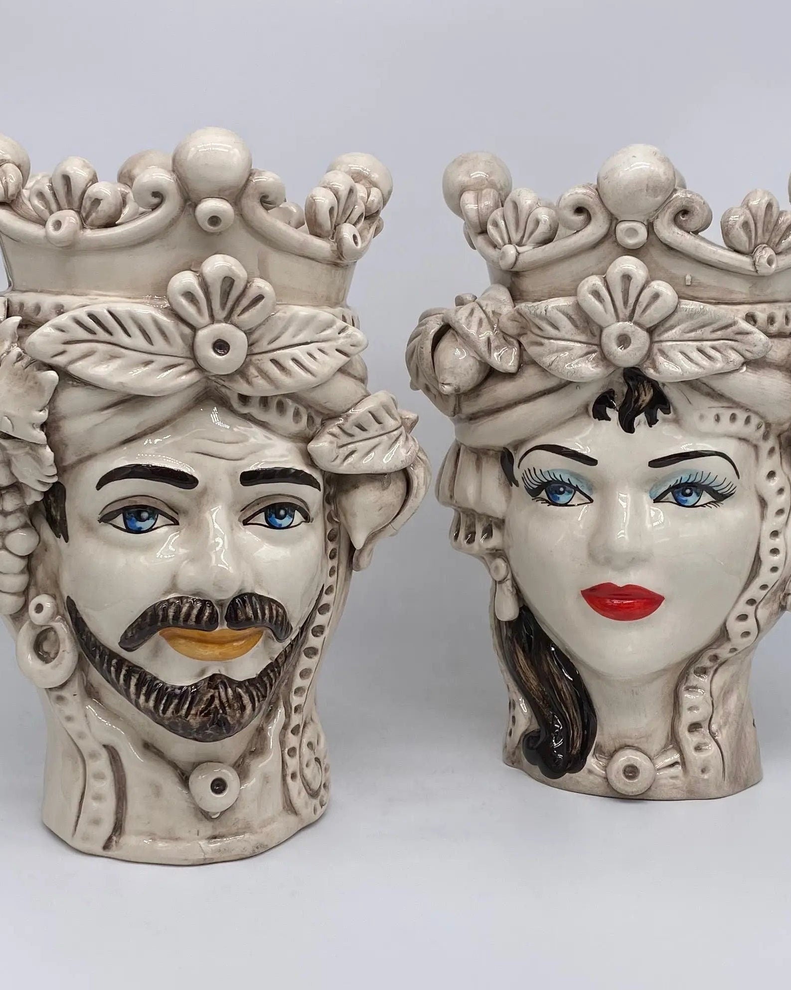 Teste di Moro Classica Corona Sfere Écru Ceramica di Caltagirone cm H.28 L.20 Artigianale DD CERAMICHE SICILIANE