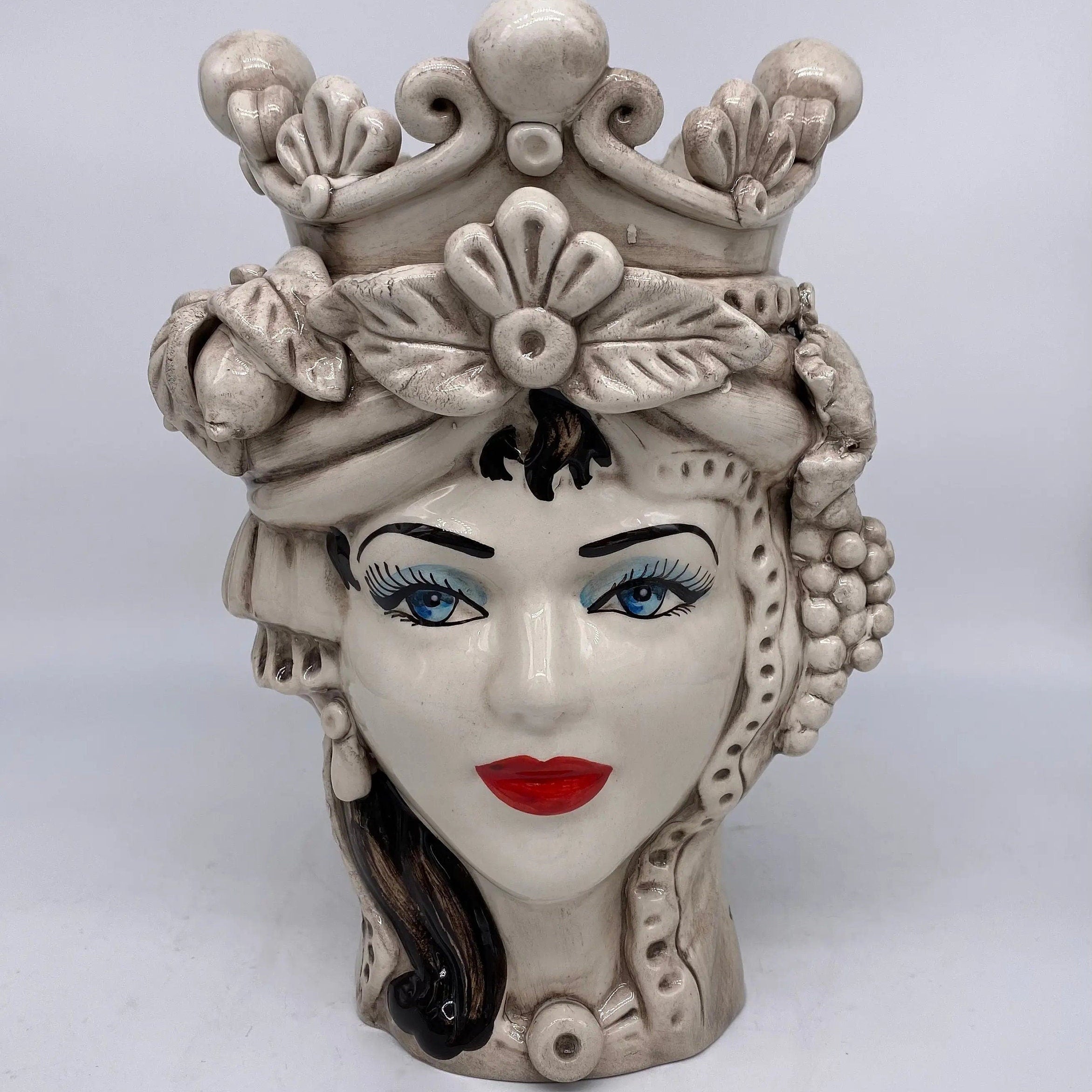 Teste di Moro Classica Corona Sfere Écru Ceramica di Caltagirone cm H.28 L.20 Artigianale DD CERAMICHE SICILIANE