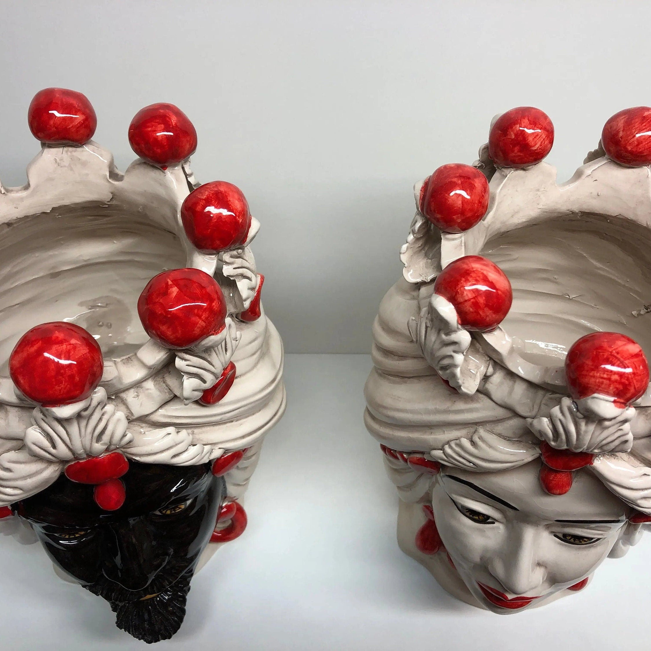 Teste di Moro Corona Sfere Rosso Ceramica Caltagirone cm H.30 L.20 Artigianale DD CERAMICHE SICILIANE
