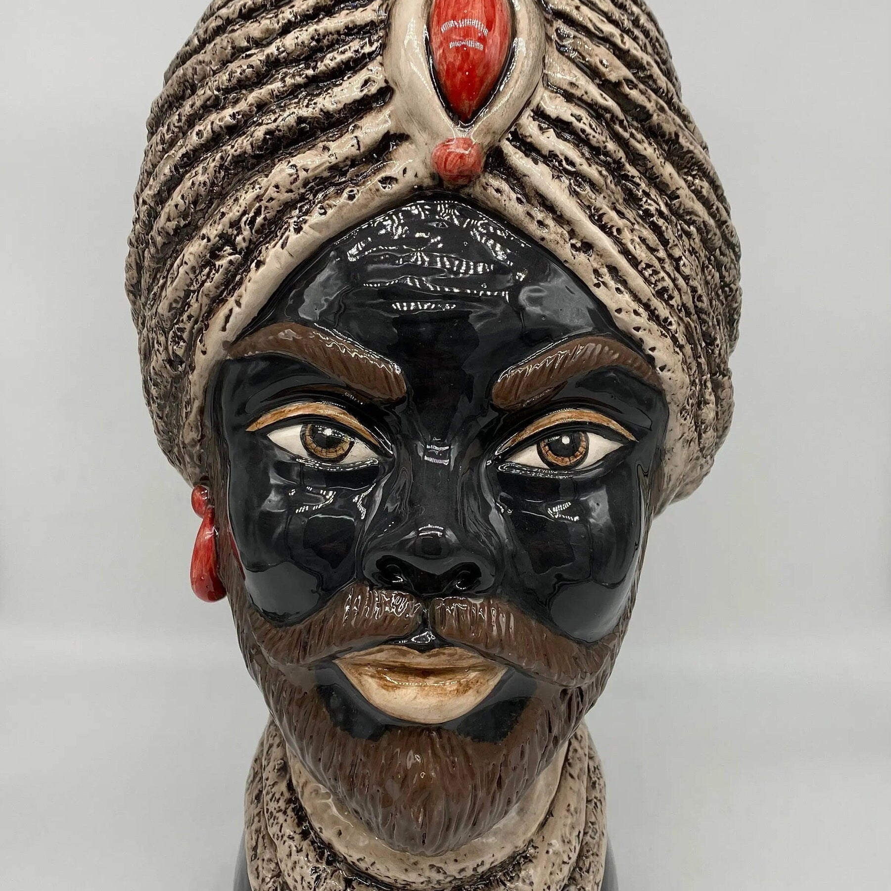 Teste di Moro Demetra Ceramica Caltagirone cm H.40 L.22 Artigianale Écru Rosso DD CERAMICHE SICILIANE