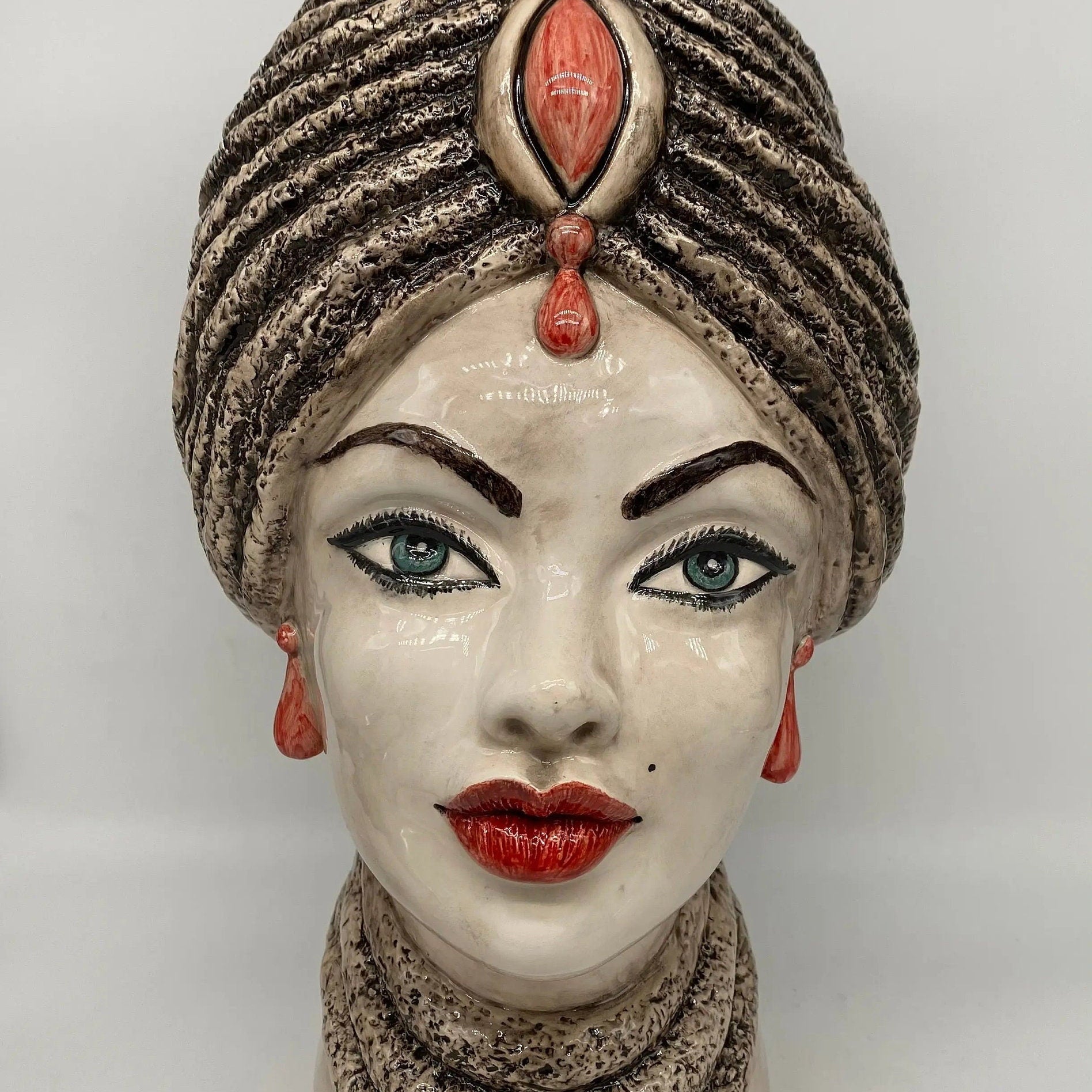 Teste di Moro Demetra Ceramica Caltagirone cm H.40 L.22 Artigianale Écru Rosso DD CERAMICHE SICILIANE