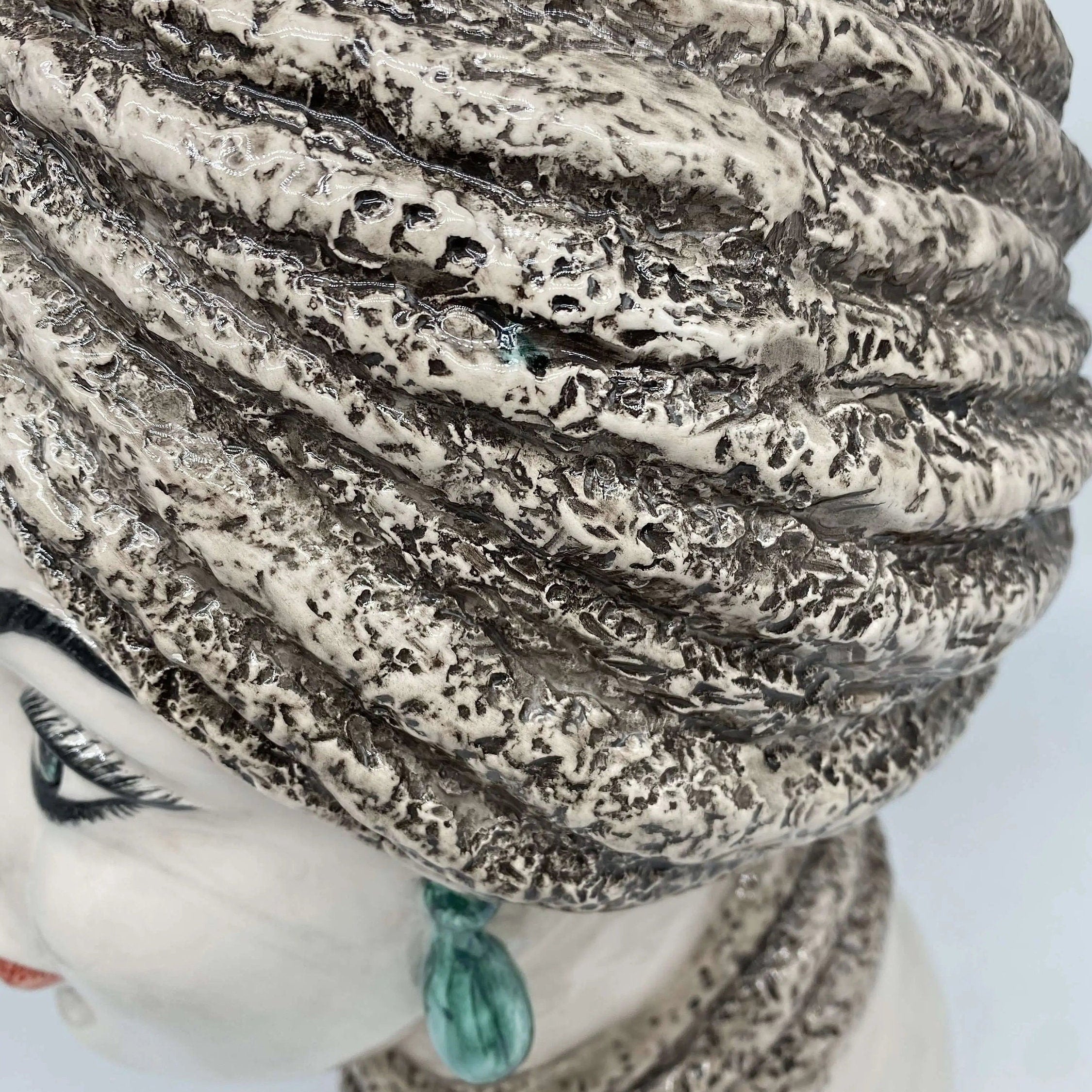 Teste di Moro Demetra Ceramica Caltagirone cm H.40 L.22 Artigianale Écru Verde Acqua DD CERAMICHE SICILIANE