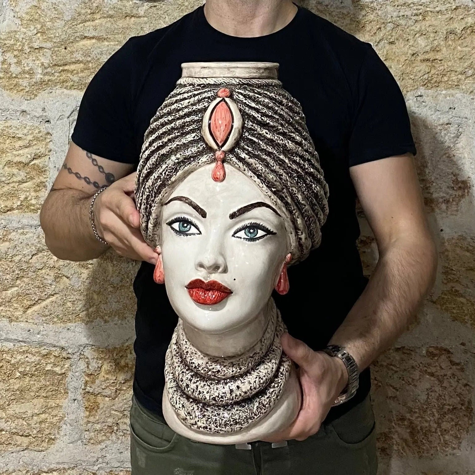Teste di Moro Demetra Ceramica Caltagirone cm H.40 L.22 Artigianale Écru Rosso DD CERAMICHE SICILIANE