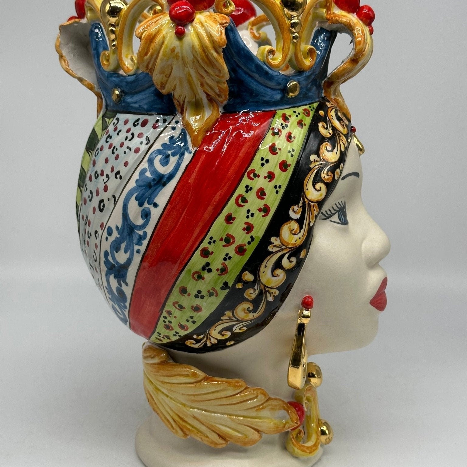 Teste di Moro Diana “Carretto” Ceramica Caltagirone cm H.30 L.20 Artigianale Écru Oro Sfere Rosso - DD CERAMICHE SICILIANE
