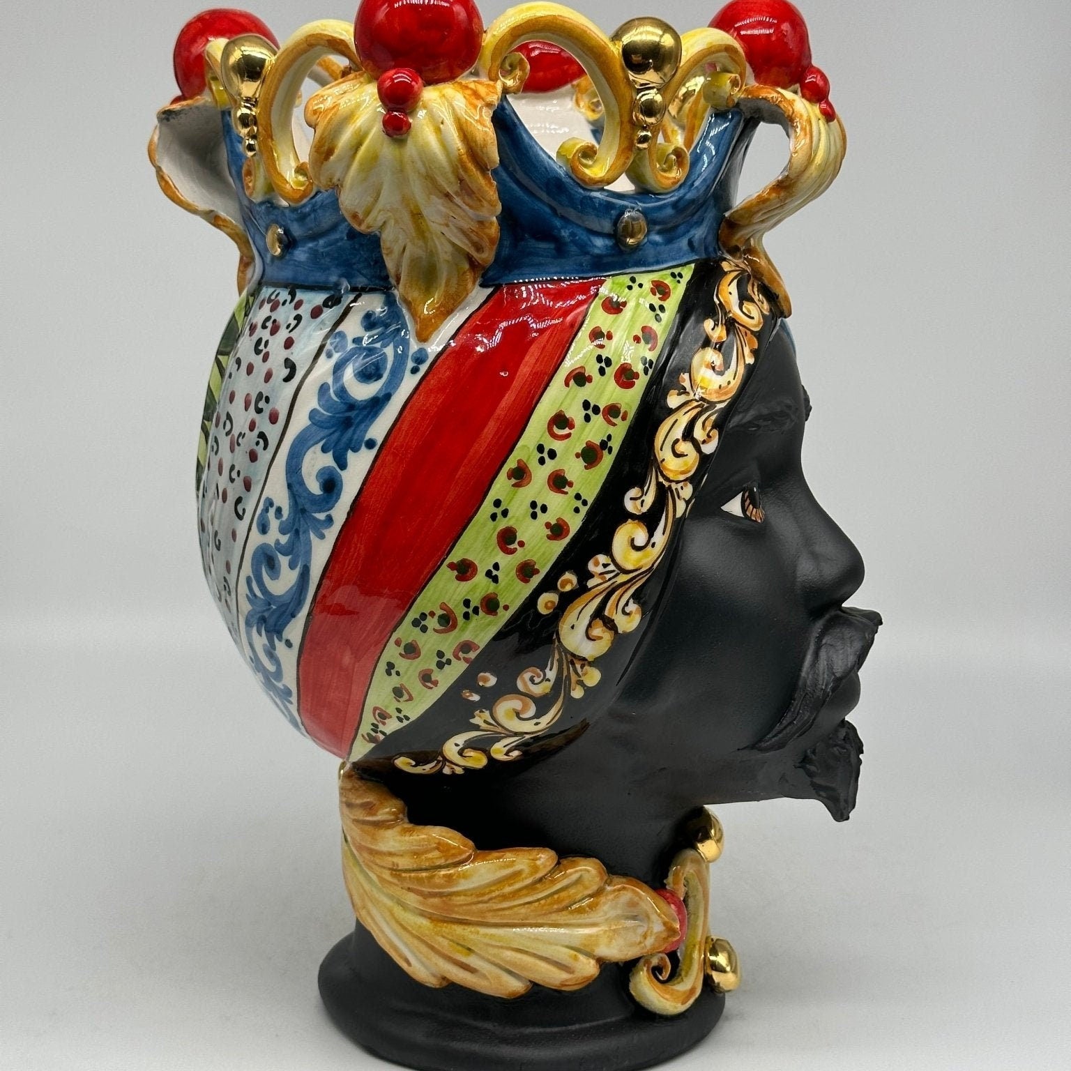 Teste di Moro Diana “Carretto” Ceramica Caltagirone cm H.30 L.20 Artigianale Écru Oro Sfere Rosso - DD CERAMICHE SICILIANE