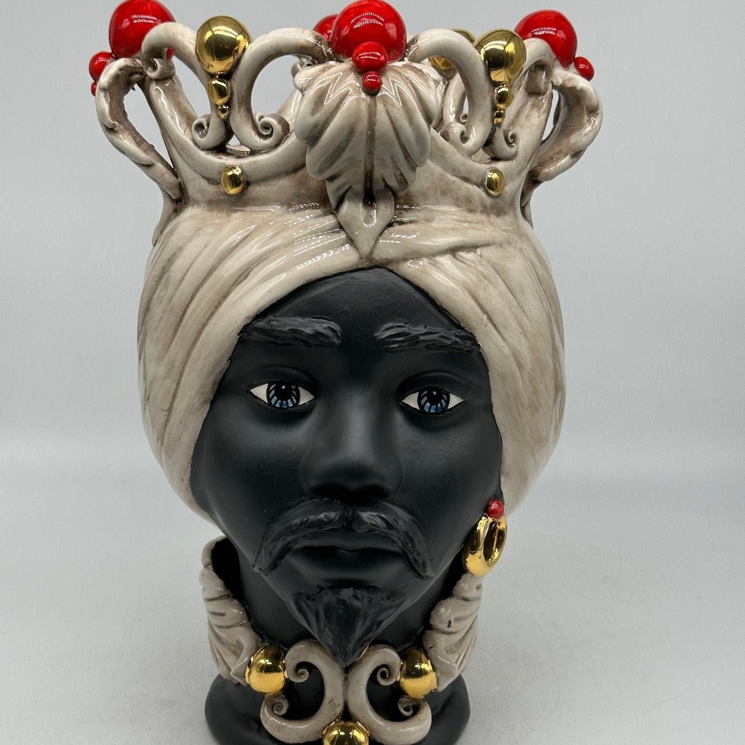 Teste di Moro Diana Ceramica Caltagirone cm H.30 L.20 Artigianale Écru Oro Sfere Rosso - DD CERAMICHE SICILIANE