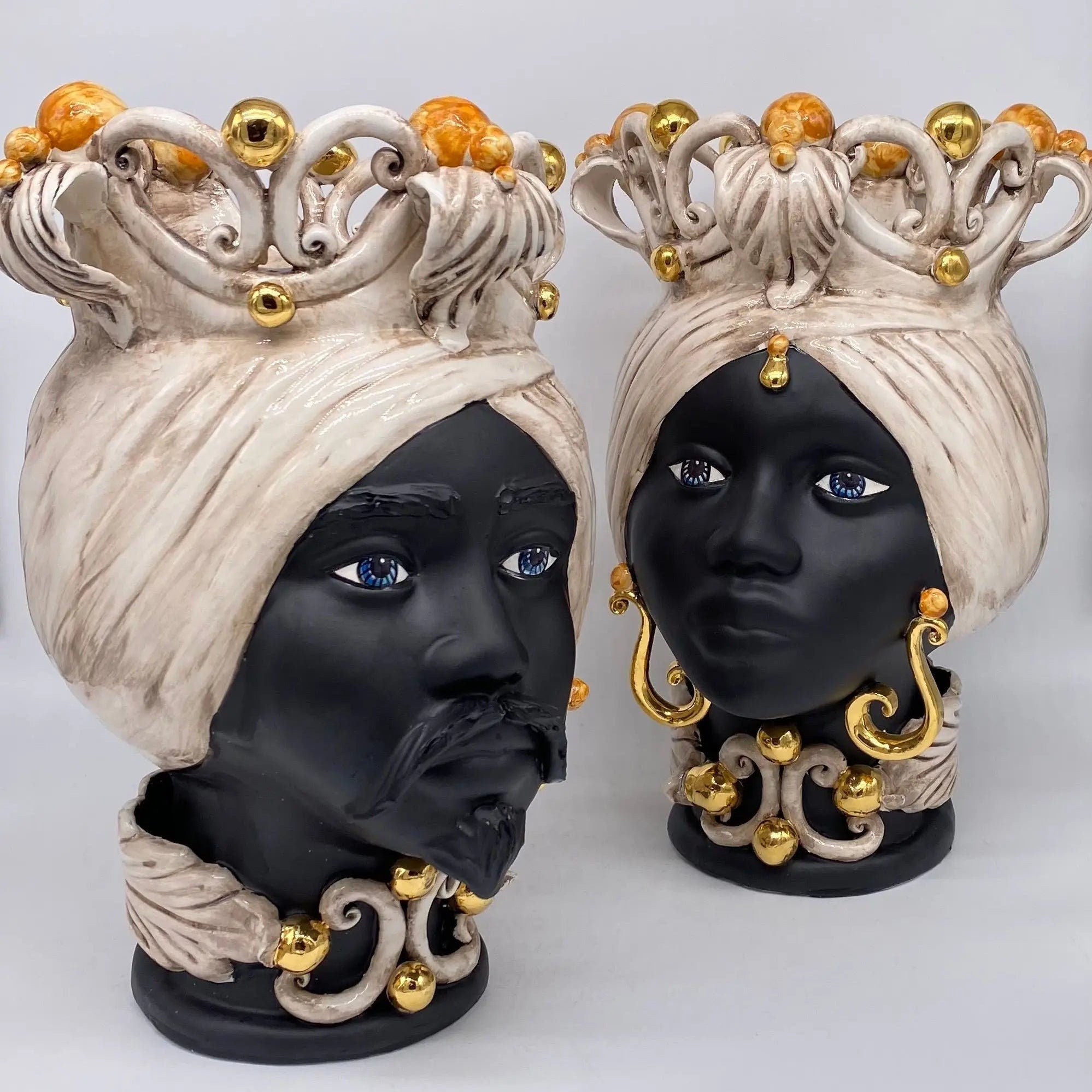 Teste di Moro Diana Ceramica Caltagirone cm H.30 L.20 Artigianale Écru Oro Sfere Ocra DD CERAMICHE SICILIANE