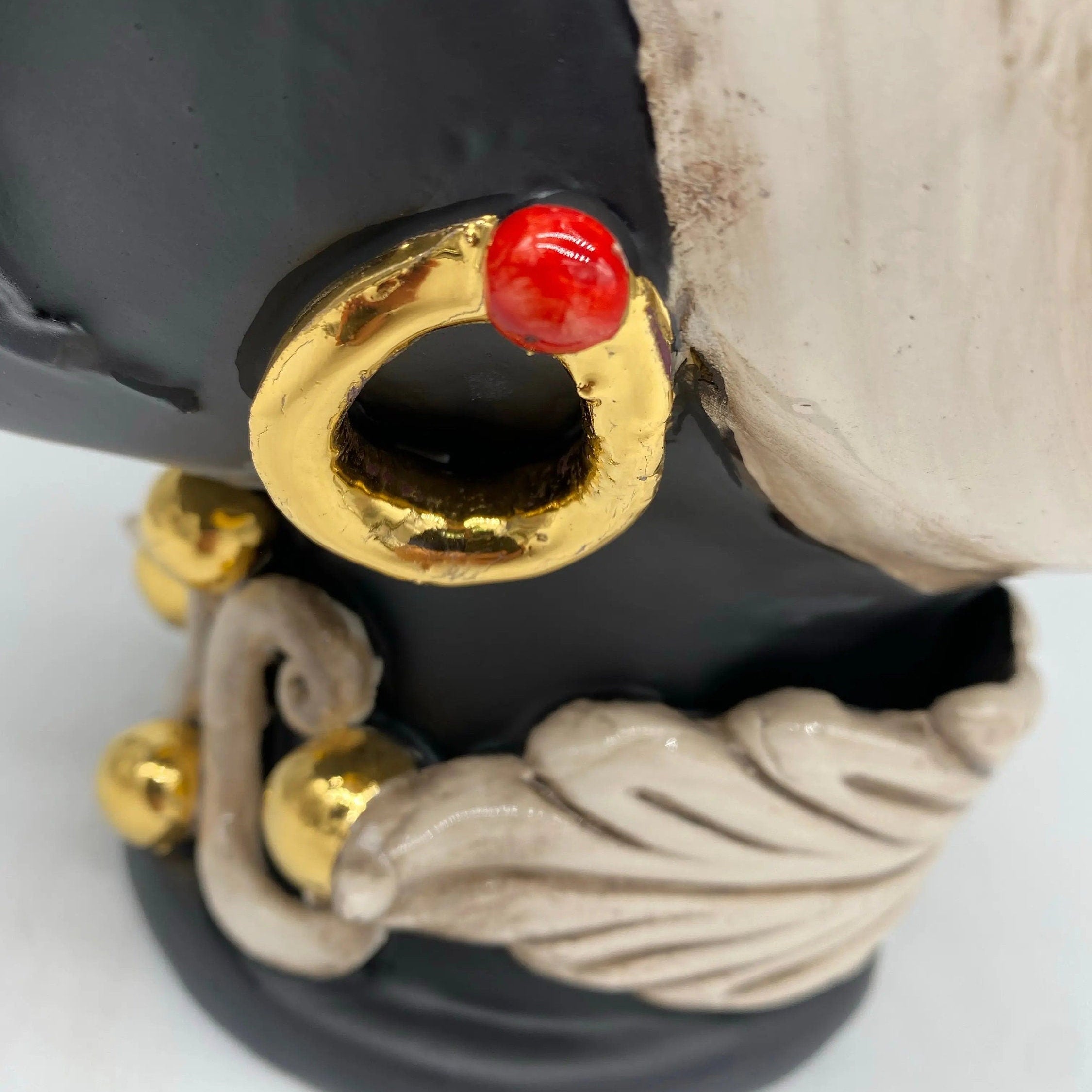 Teste di Moro Diana Ceramica Caltagirone cm H.30 L.20 Artigianale Écru Oro Sfere Rosso DD CERAMICHE SICILIANE