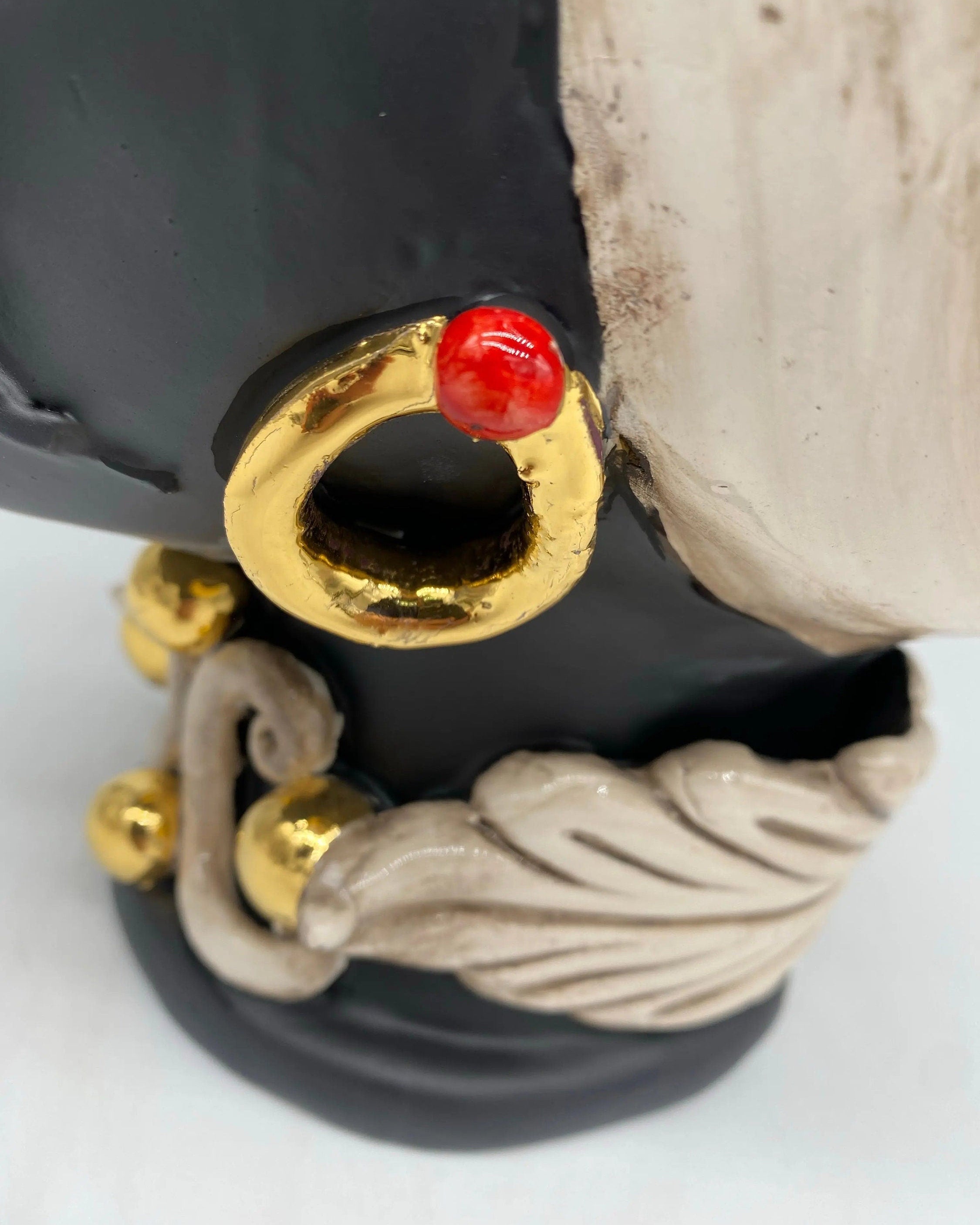 Teste di Moro Diana Ceramica Caltagirone cm H.30 L.20 Artigianale Écru Oro Sfere Rosso DD CERAMICHE SICILIANE
