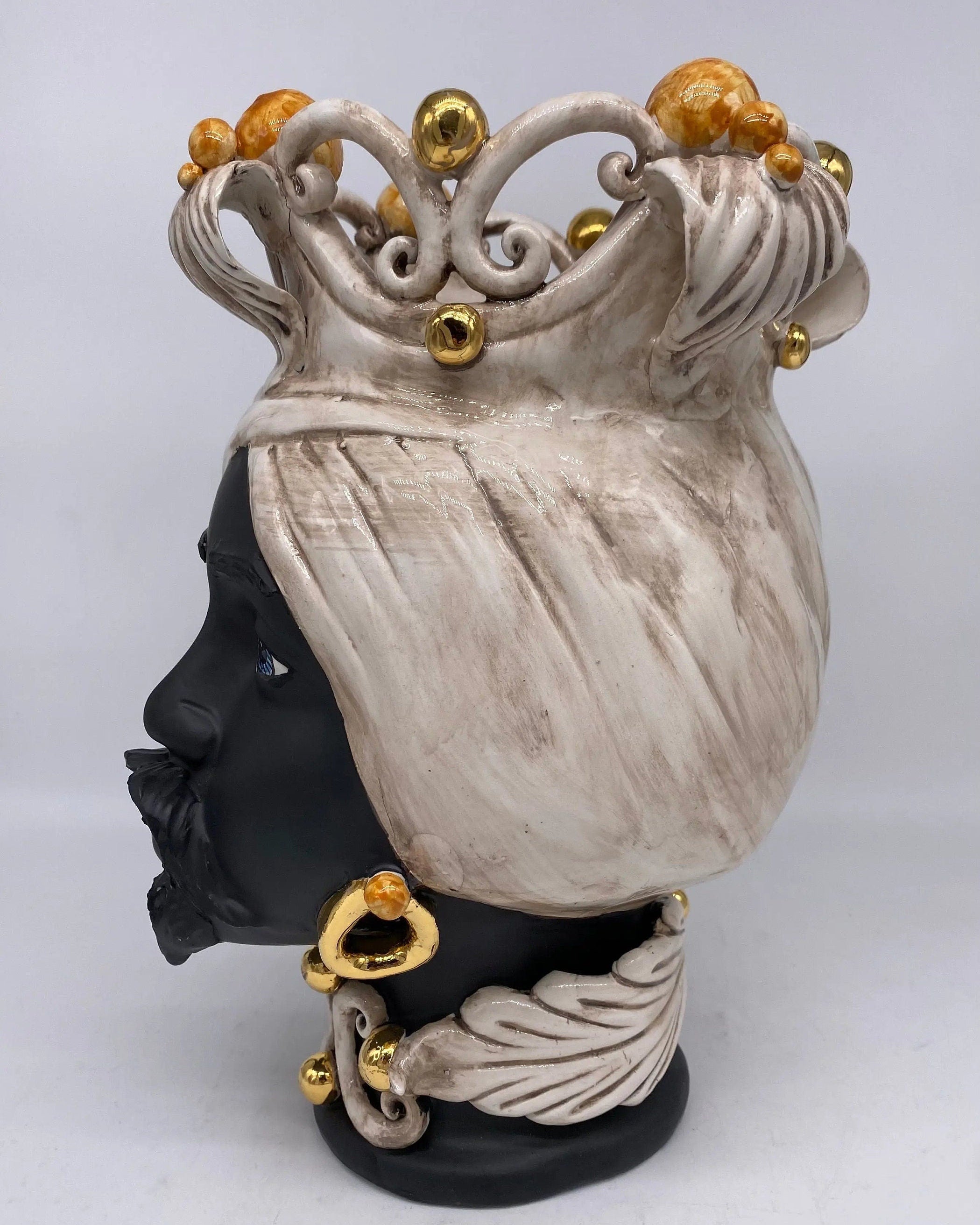 Teste di Moro Diana Ceramica Caltagirone cm H.30 L.20 Artigianale Écru Oro Sfere Ocra DD CERAMICHE SICILIANE
