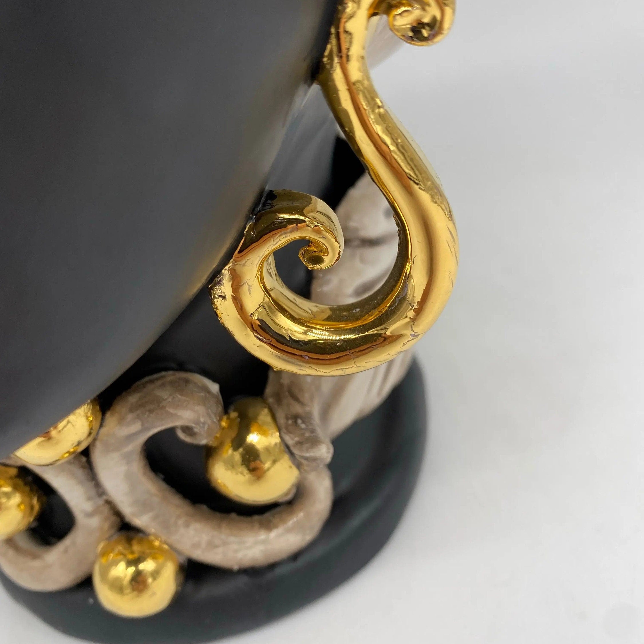 Teste di Moro Diana Ceramica Caltagirone cm H.30 L.20 Artigianale Écru Oro Sfere Rosso DD CERAMICHE SICILIANE