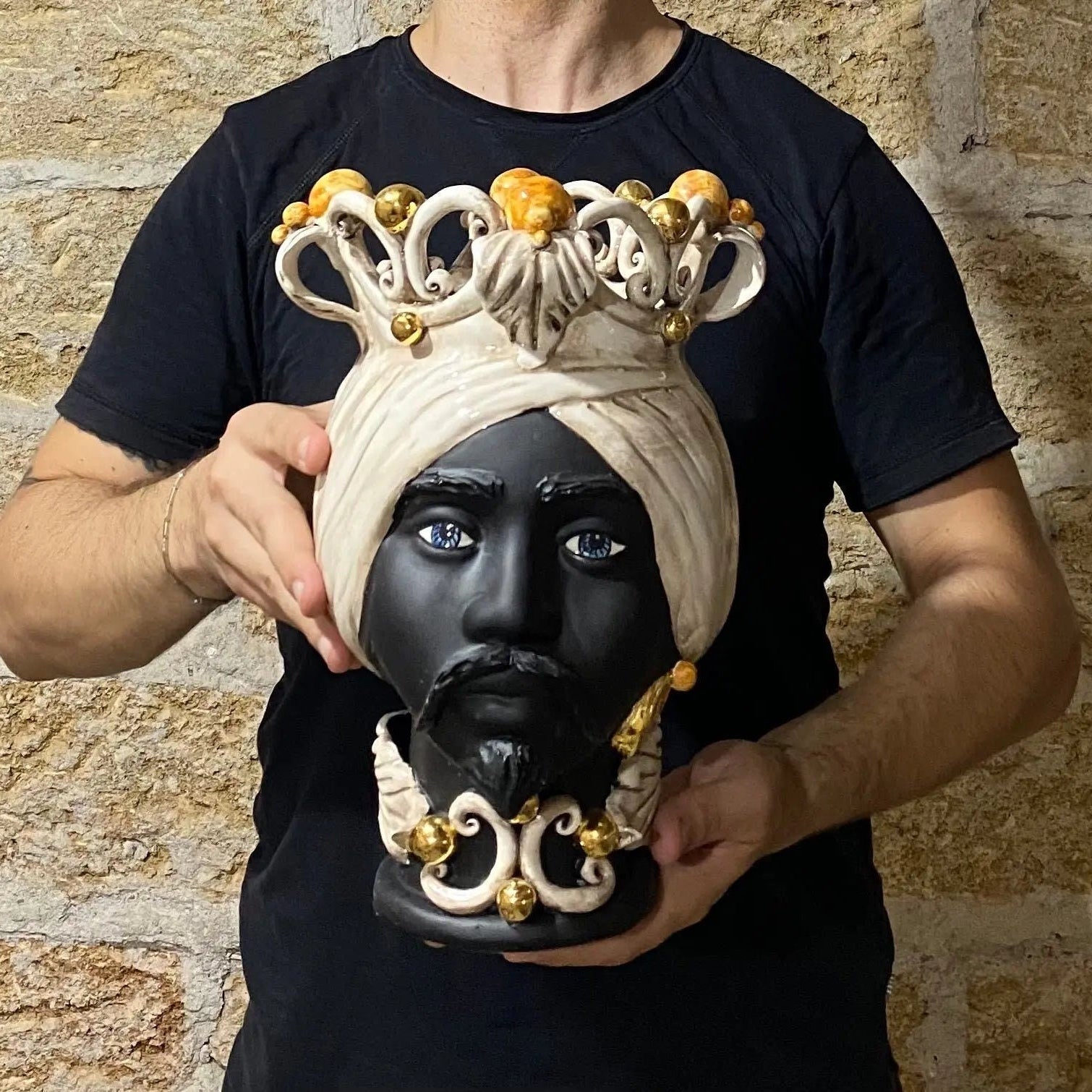 Teste di Moro Diana Ceramica Caltagirone cm H.30 L.20 Artigianale Écru Oro Sfere Ocra DD CERAMICHE SICILIANE