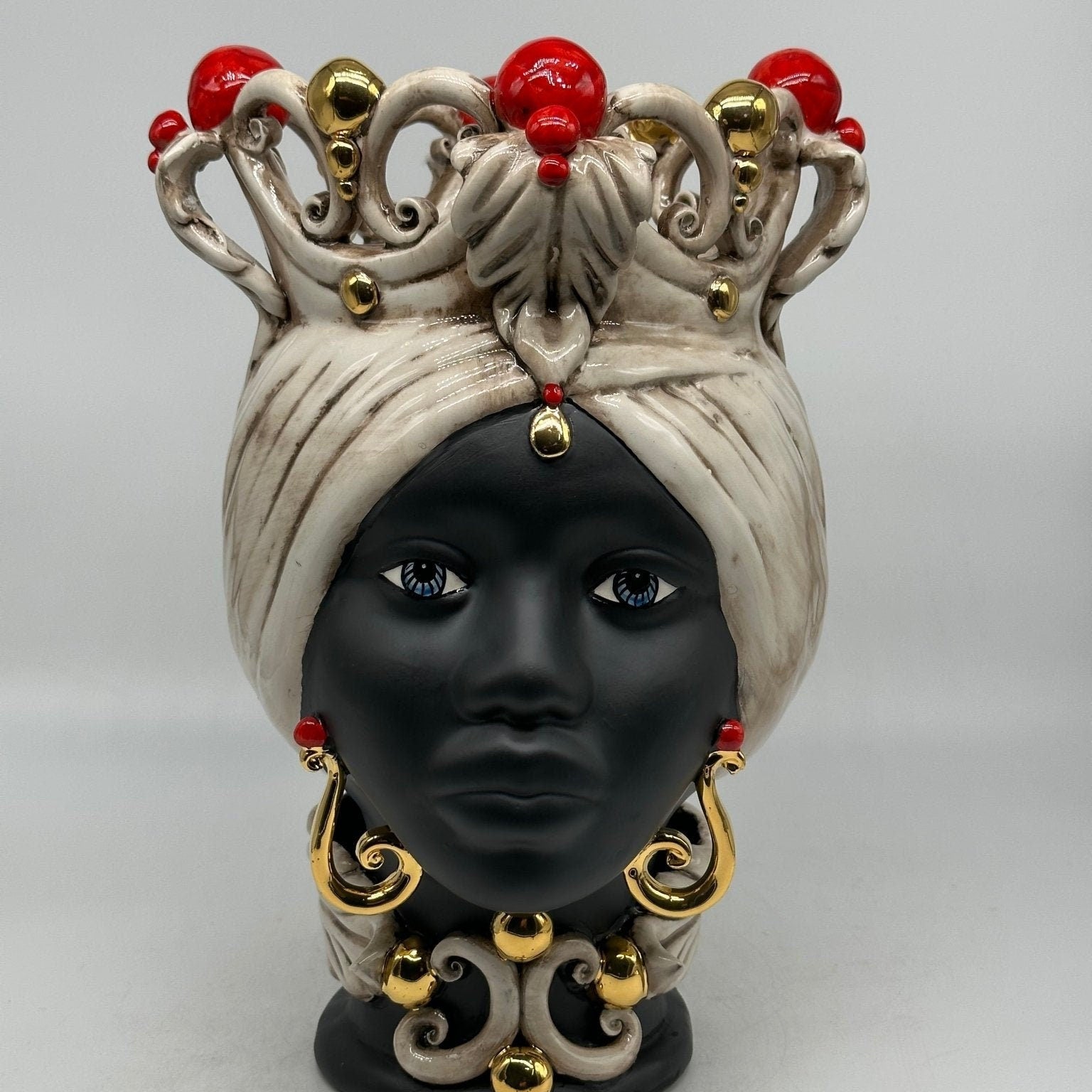 Teste di Moro Diana Ceramica Caltagirone cm H.30 L.20 Artigianale Écru Oro Sfere Rosso - DD CERAMICHE SICILIANE