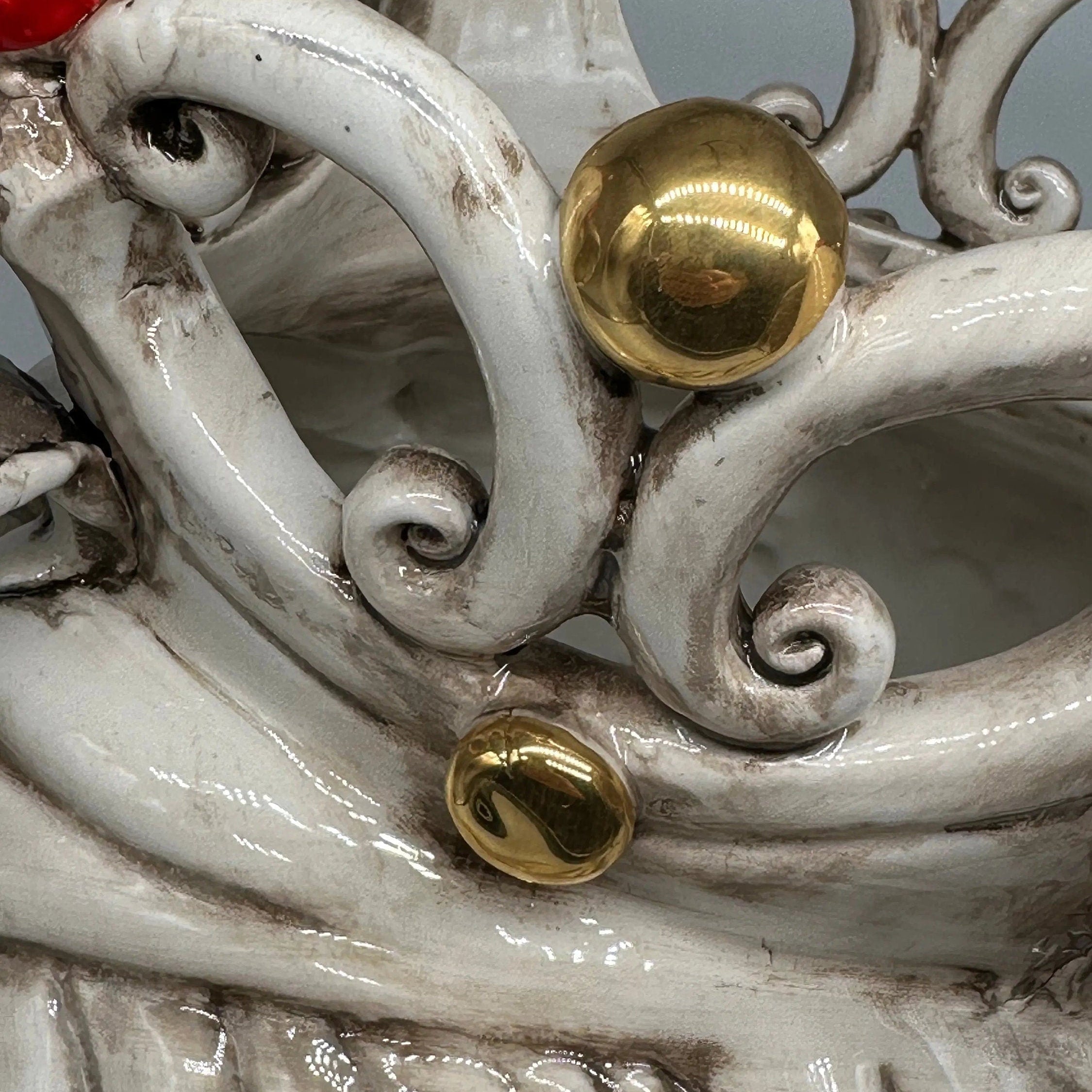 Teste di Moro Diana Ceramica Caltagirone cm H.40 L.25 Artigianale Écru Oro Sfere Rosso DD CERAMICHE SICILIANE