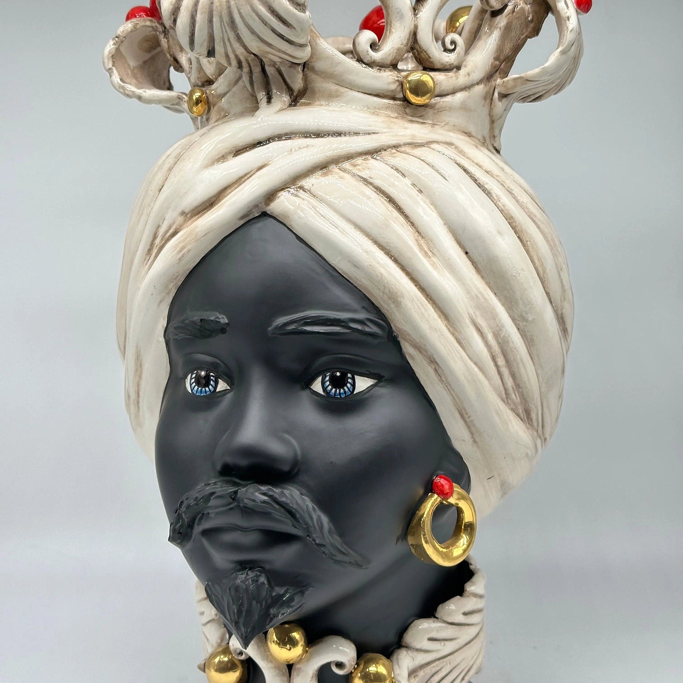 Teste di Moro Diana Ceramica Caltagirone cm H.40 L.25 Artigianale Écru Oro Sfere Rosso DD CERAMICHE SICILIANE