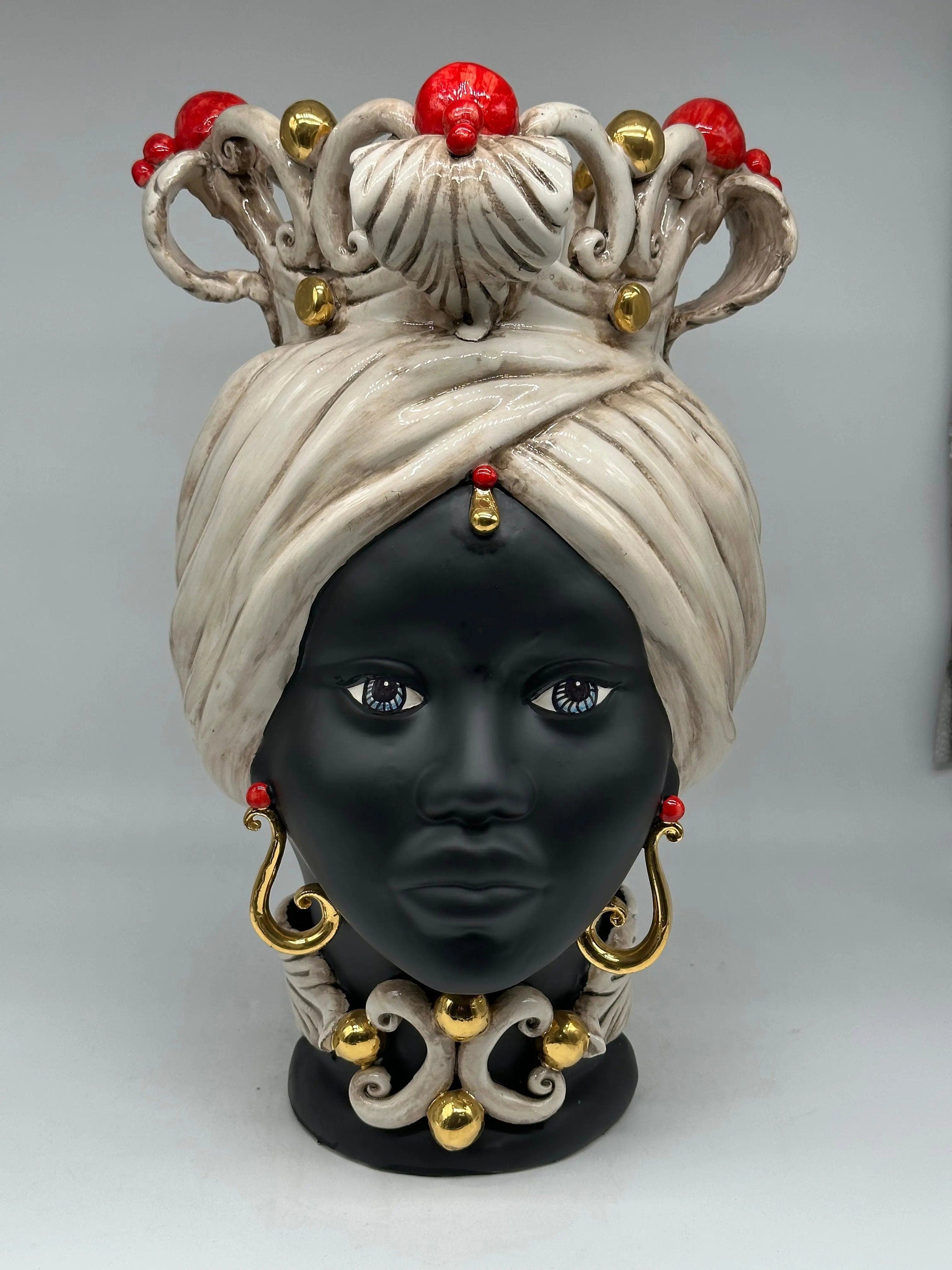 Teste di Moro Diana Ceramica Caltagirone cm H.40 L.25 Artigianale Écru Oro Sfere Rosso DD CERAMICHE SICILIANE