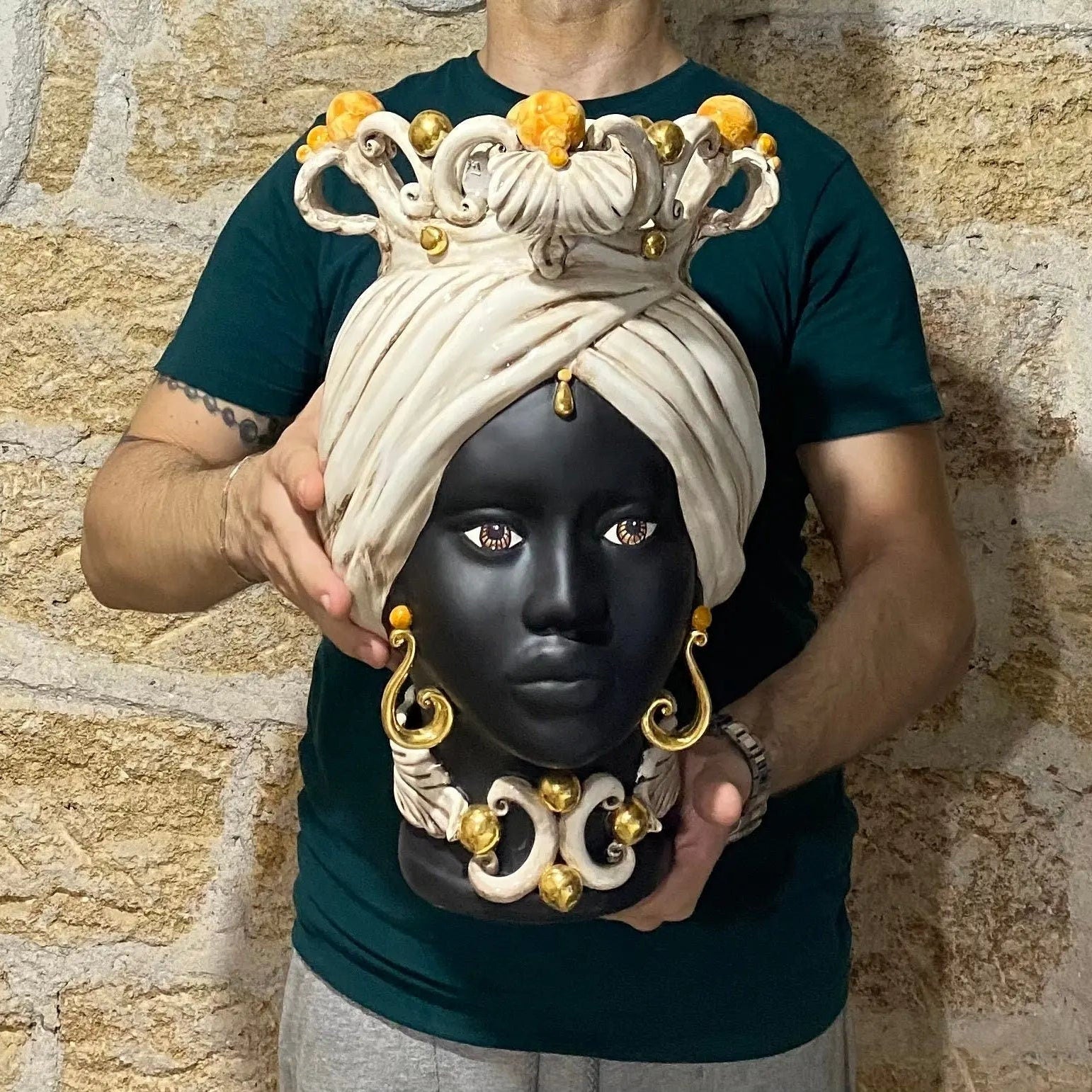 Teste di Moro Diana Ceramica Caltagirone cm H.40 L.25 Artigianale Écru Oro Sfere Ocra DD CERAMICHE SICILIANE