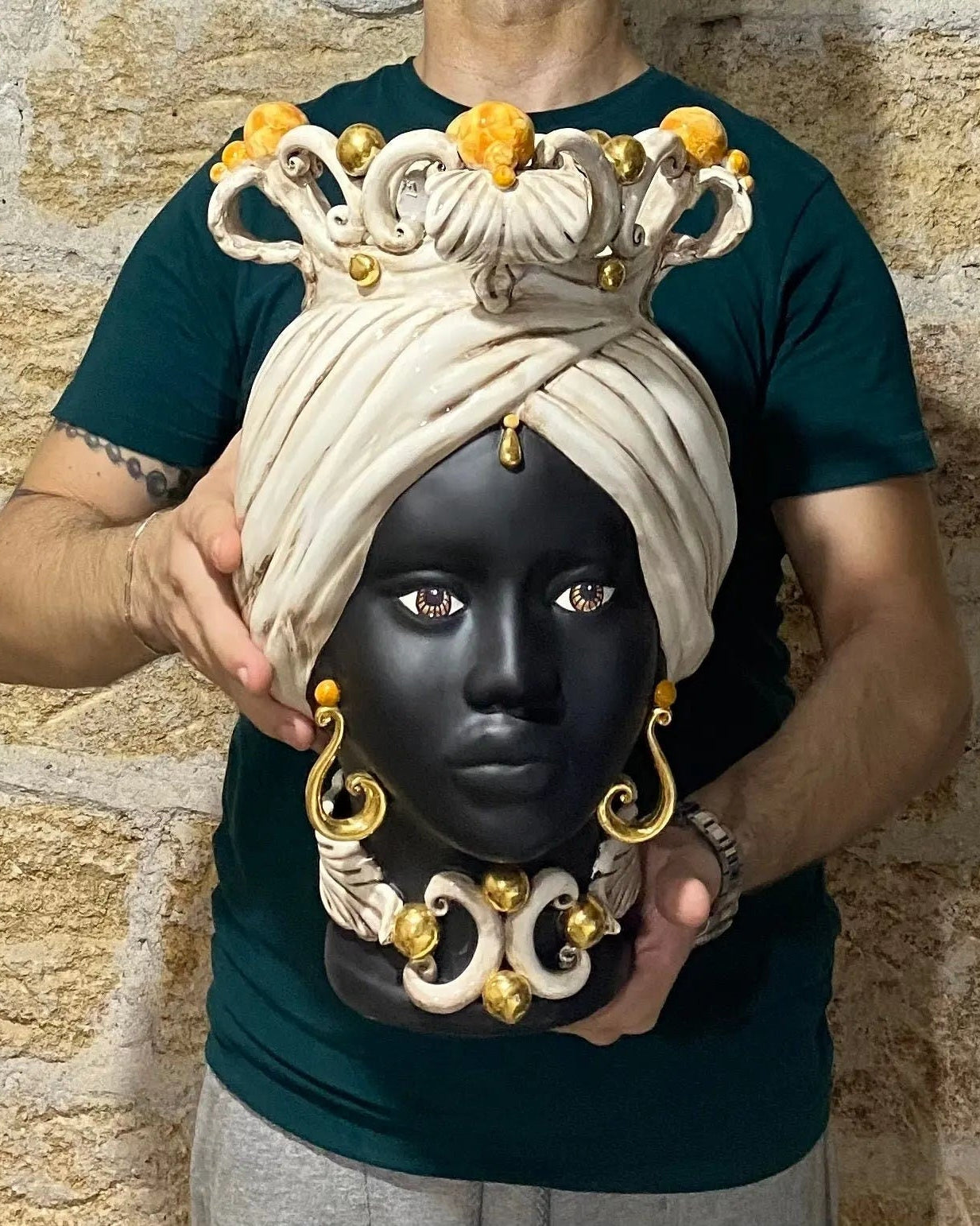 Teste di Moro Diana Ceramica Caltagirone cm H.40 L.25 Artigianale Écru Oro Sfere Ocra DD CERAMICHE SICILIANE