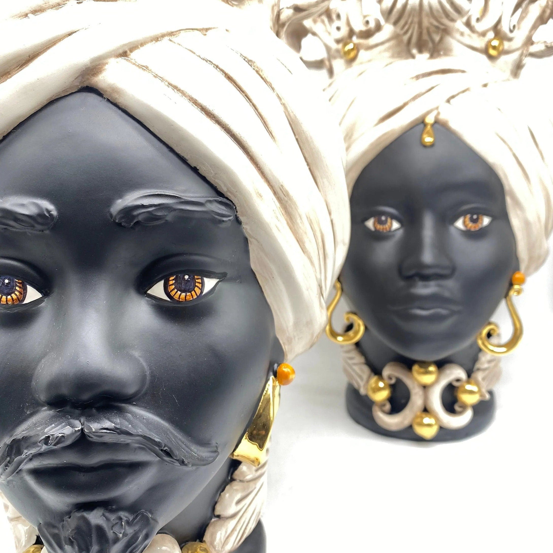 Teste di Moro Diana Ceramica Caltagirone cm H.40 L.25 Artigianale Écru Oro Sfere Ocra DD CERAMICHE SICILIANE