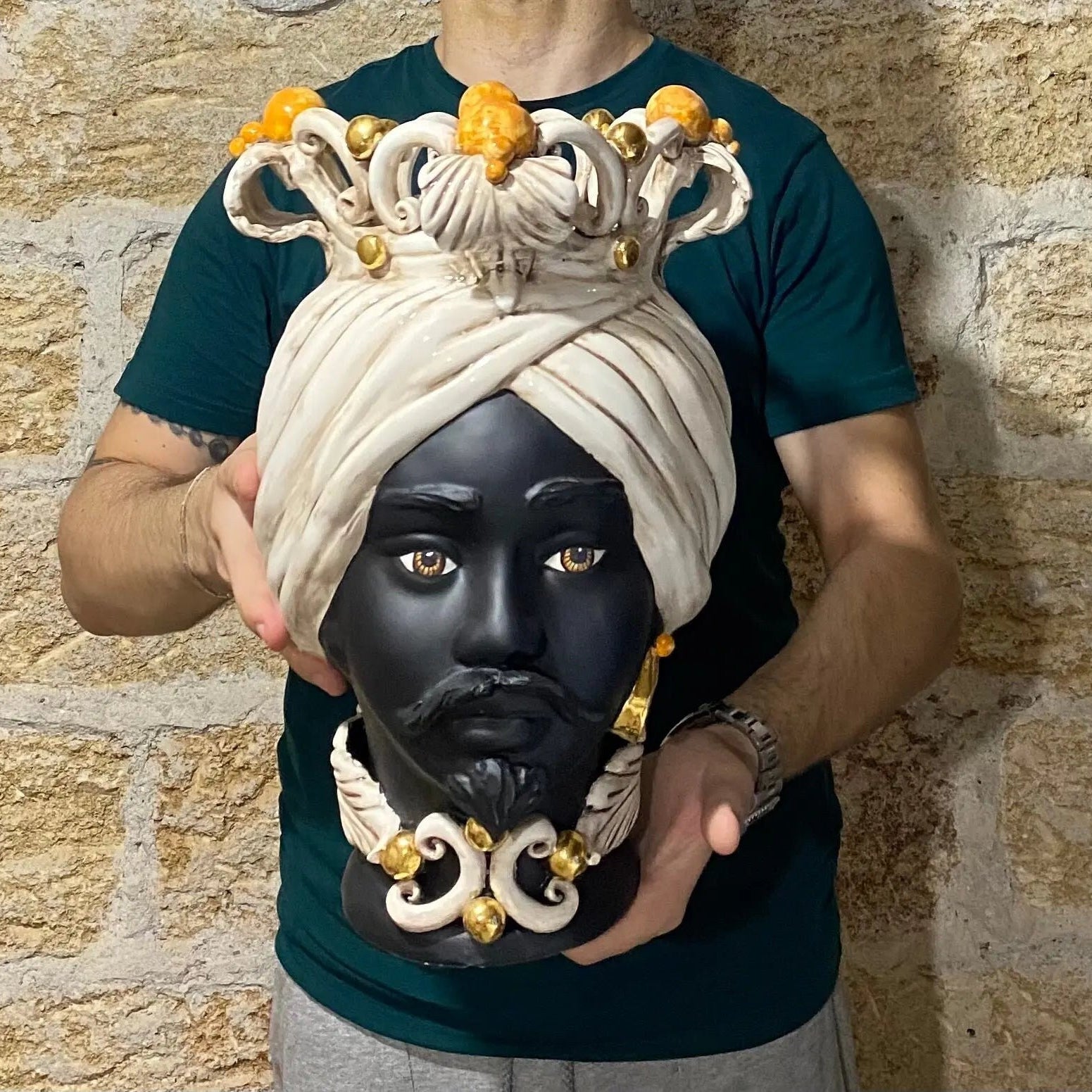 Teste di Moro Diana Ceramica Caltagirone cm H.40 L.25 Artigianale Écru Oro Sfere Ocra DD CERAMICHE SICILIANE