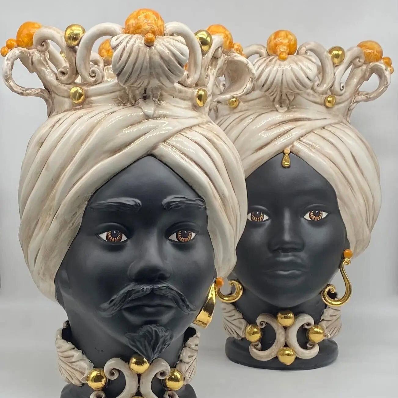 Teste di Moro Diana Ceramica Caltagirone cm H.40 L.25 Artigianale Écru Oro Sfere Ocra DD CERAMICHE SICILIANE