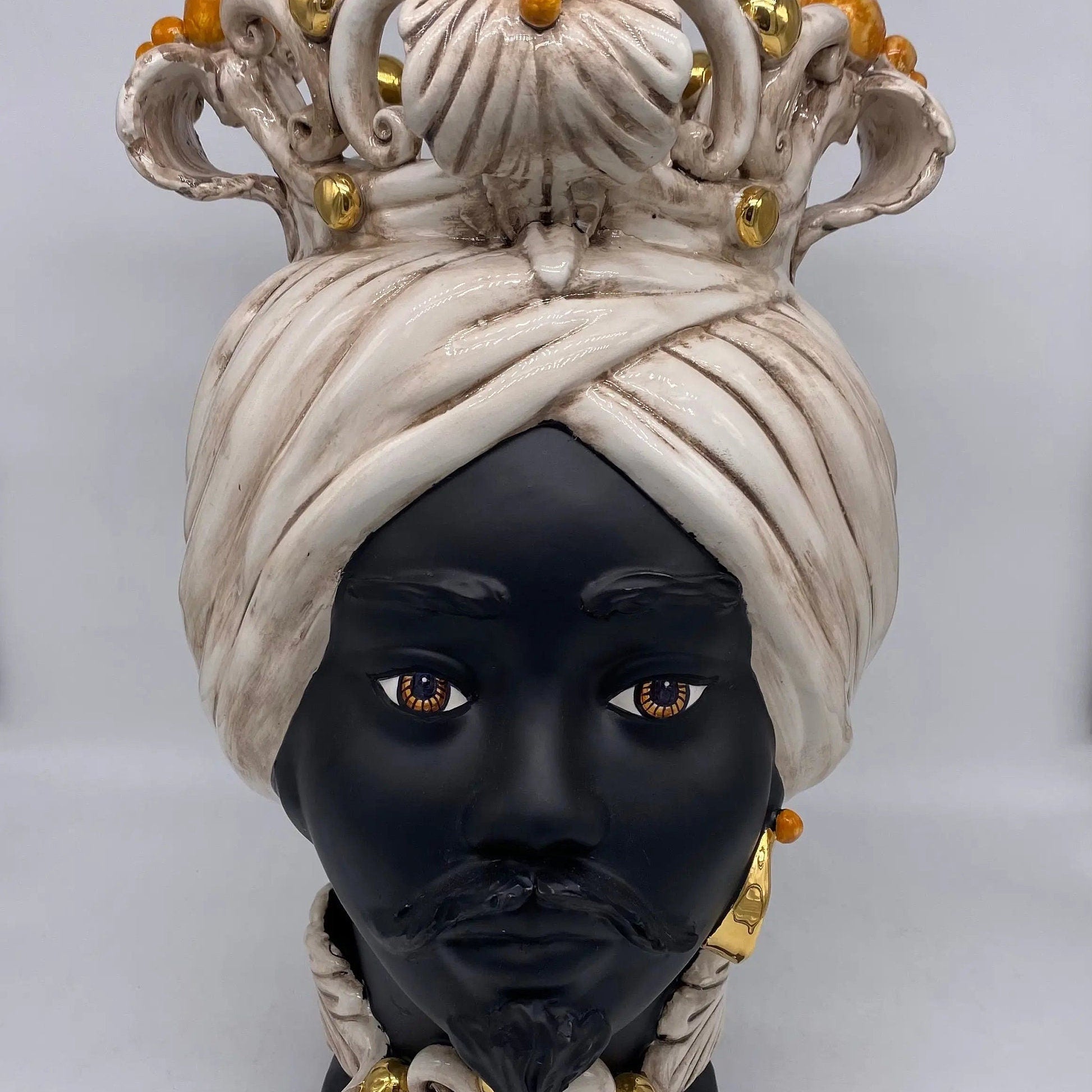 Teste di Moro Diana Ceramica Caltagirone cm H.40 L.25 Artigianale Écru Oro Sfere Ocra DD CERAMICHE SICILIANE