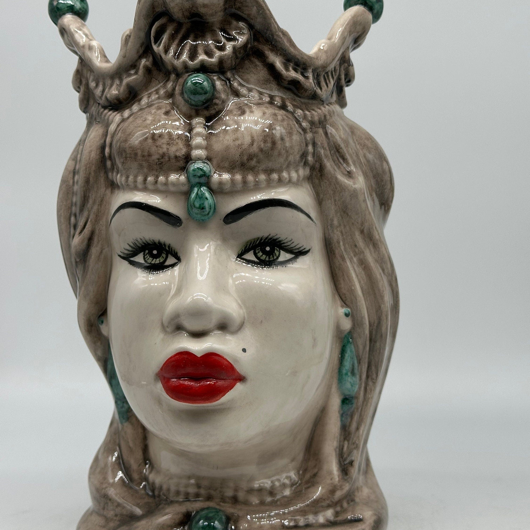 Teste di Moro Emiro Ceramica Caltagirone cm H.30 L.18 Artigianale Écru Sfere Verde