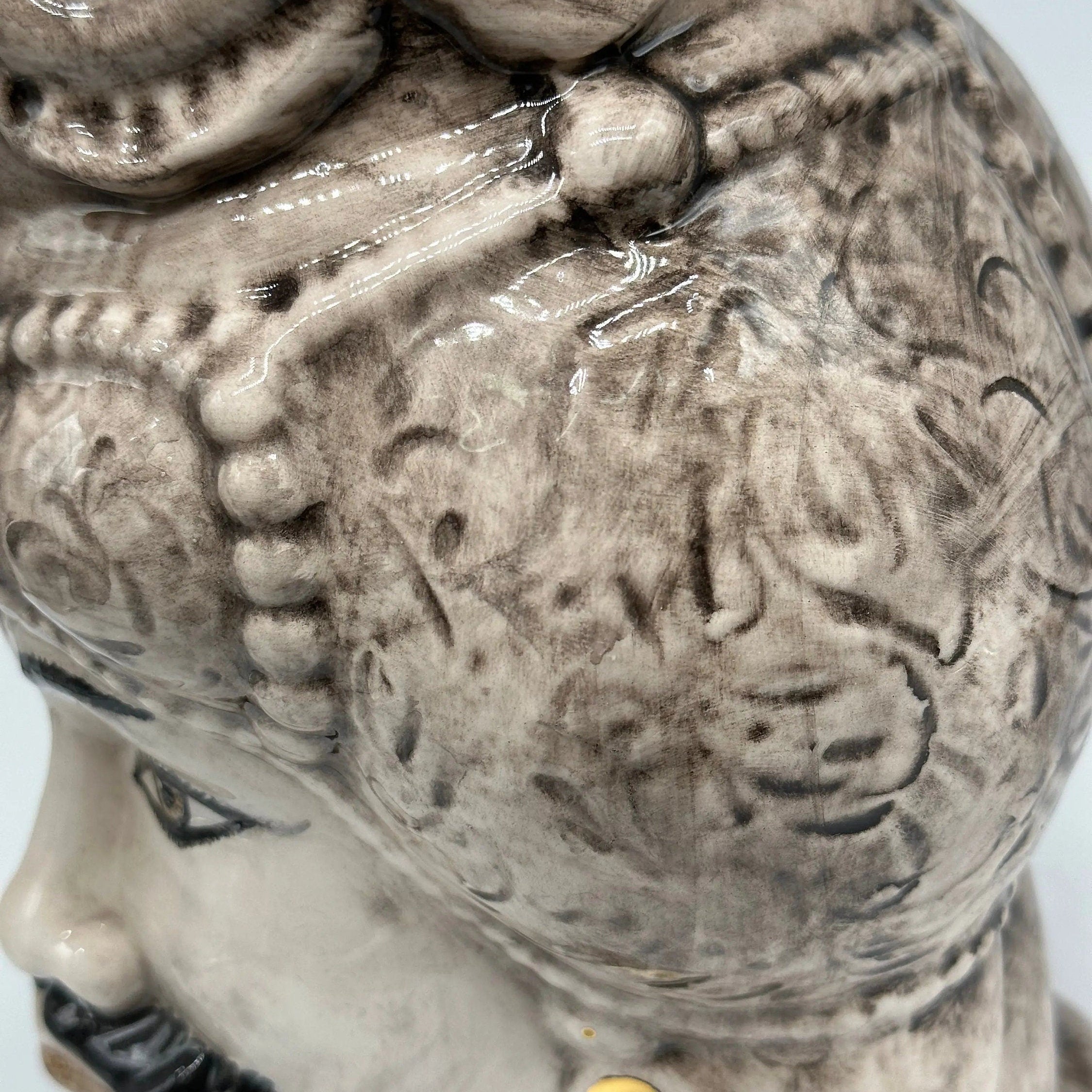 Teste di Moro Emiro Ceramica Caltagirone cm H.30 L.18 Artigianale Écru con dettagli Oro Zecchino DD CERAMICHE SICILIANE