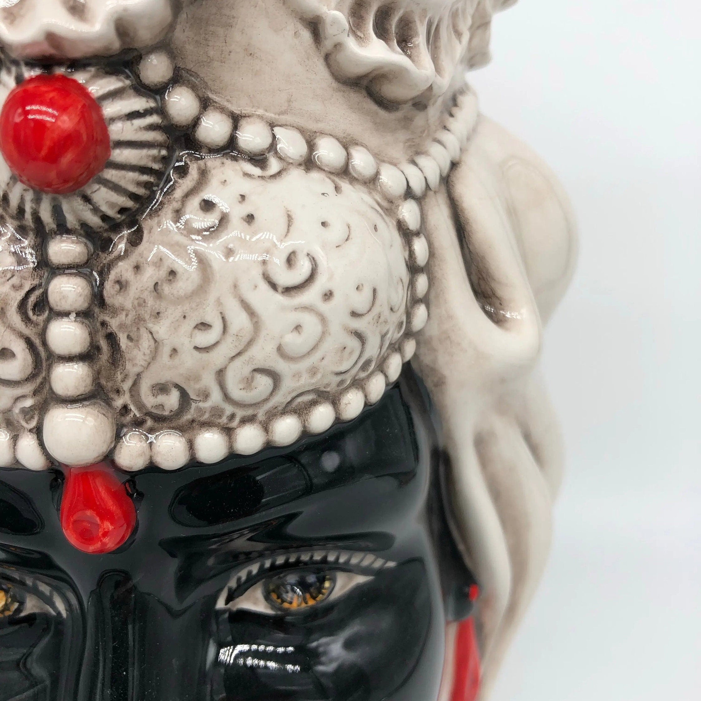 Teste di Moro Emiro Ceramica Caltagirone cm H.30 L.18 Artigianale Écru Sfere Rosso DD CERAMICHE SICILIANE