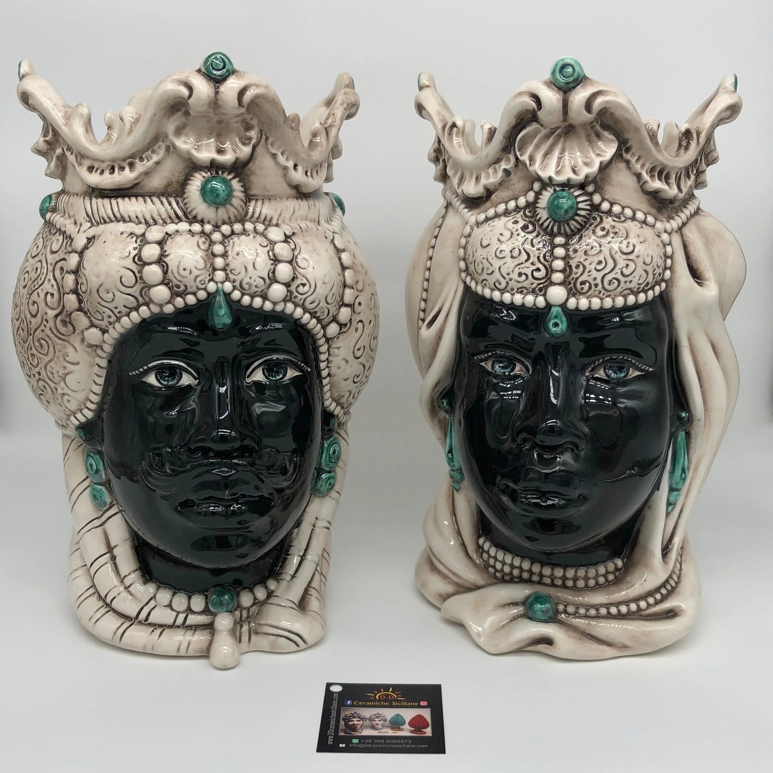 Teste di Moro Emiro Ceramica Caltagirone cm H.30 L.18 Artigianale Écru Sfere Verde DD CERAMICHE SICILIANE