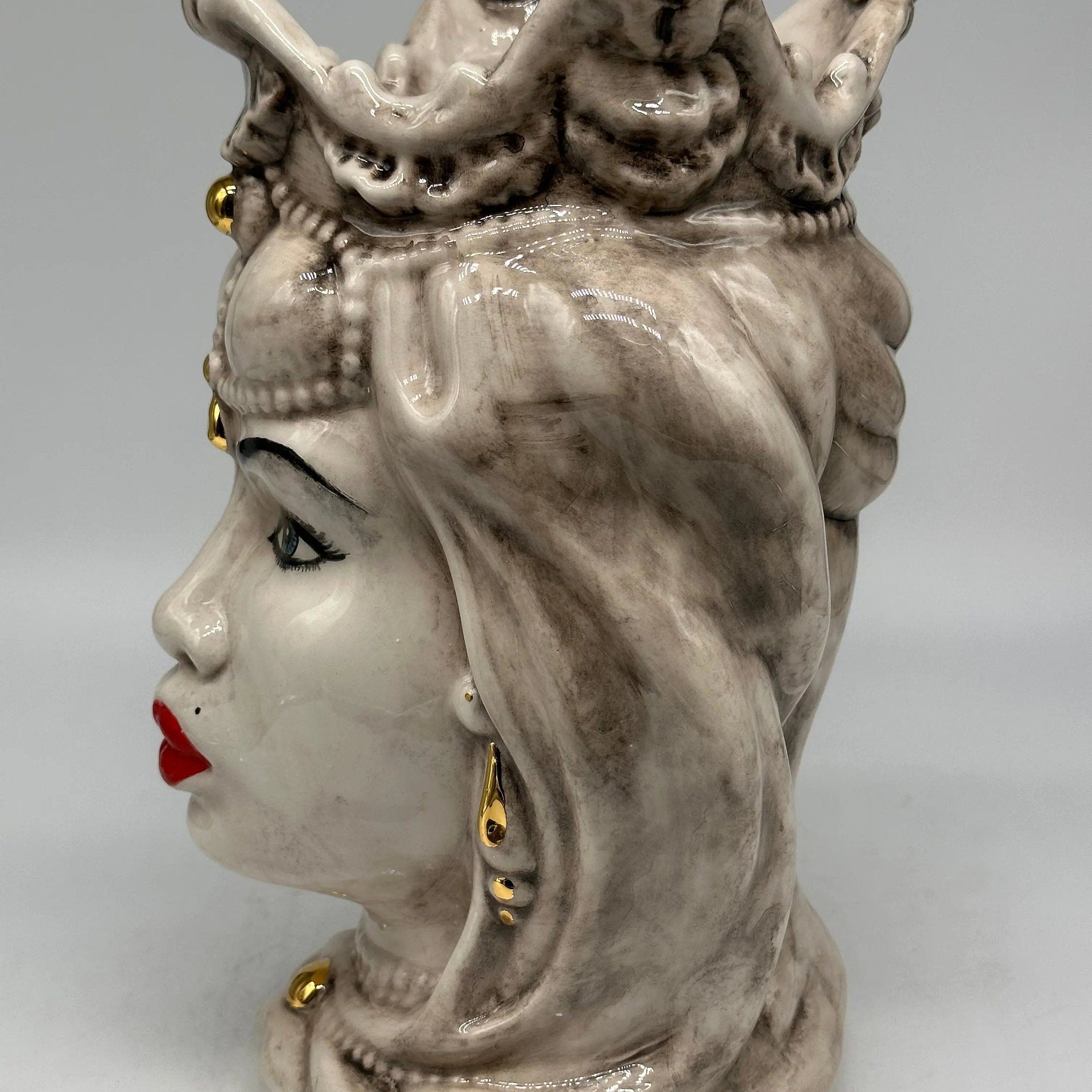 Teste di Moro Emiro Ceramica Caltagirone cm H.30 L.18 Artigianale Écru con dettagli Oro Zecchino DD CERAMICHE SICILIANE